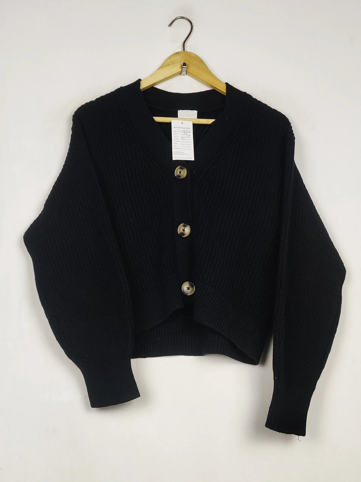 Buy online pre-used pre-loved 100% authentic & Original branded H&M (LS-17715) available in Pakistan. Top international brands avilable.