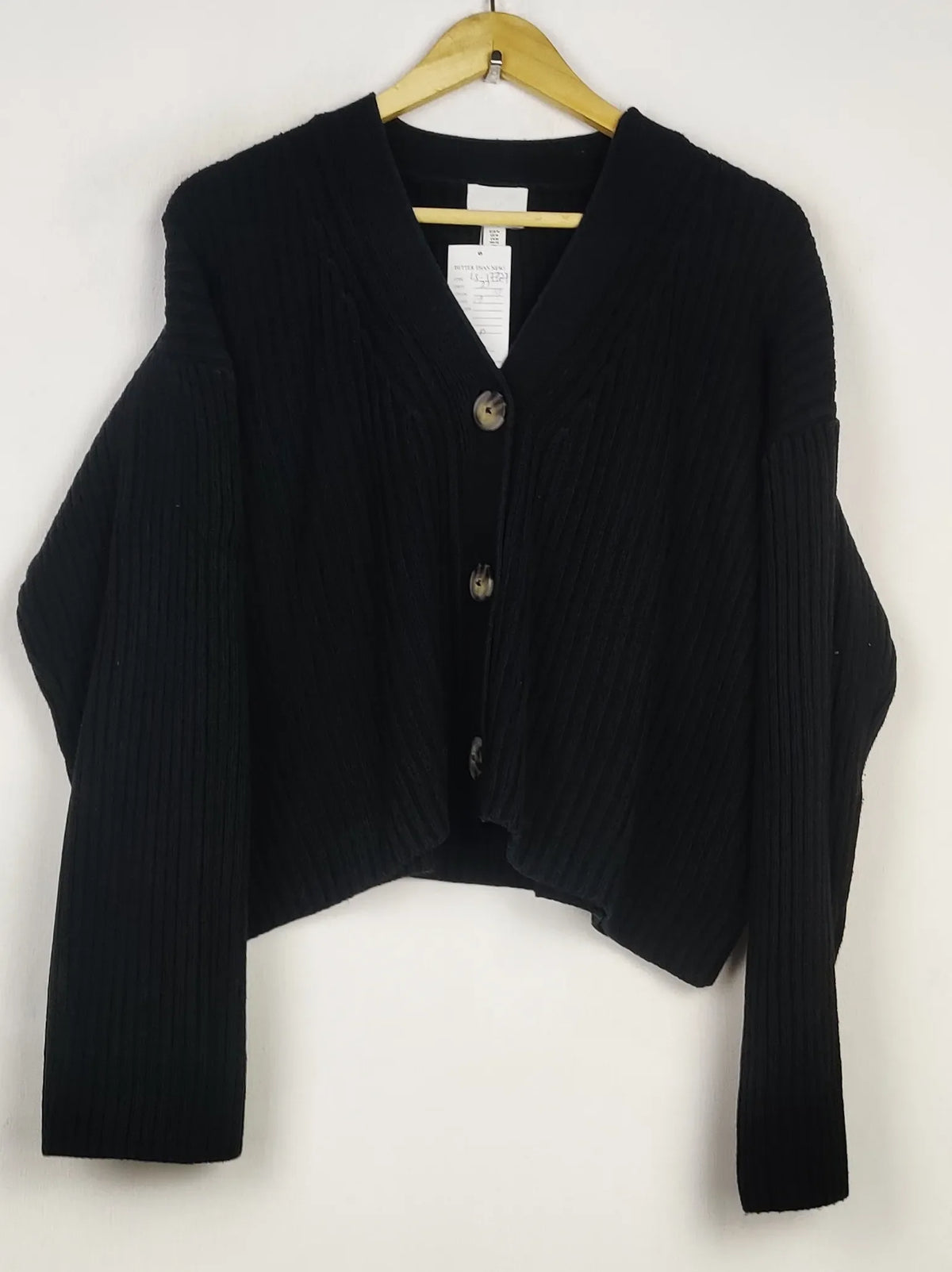 Buy online pre-used pre-loved 100% authentic & Original branded H&M (LS-17727) available in Pakistan. Top international brands avilable.
