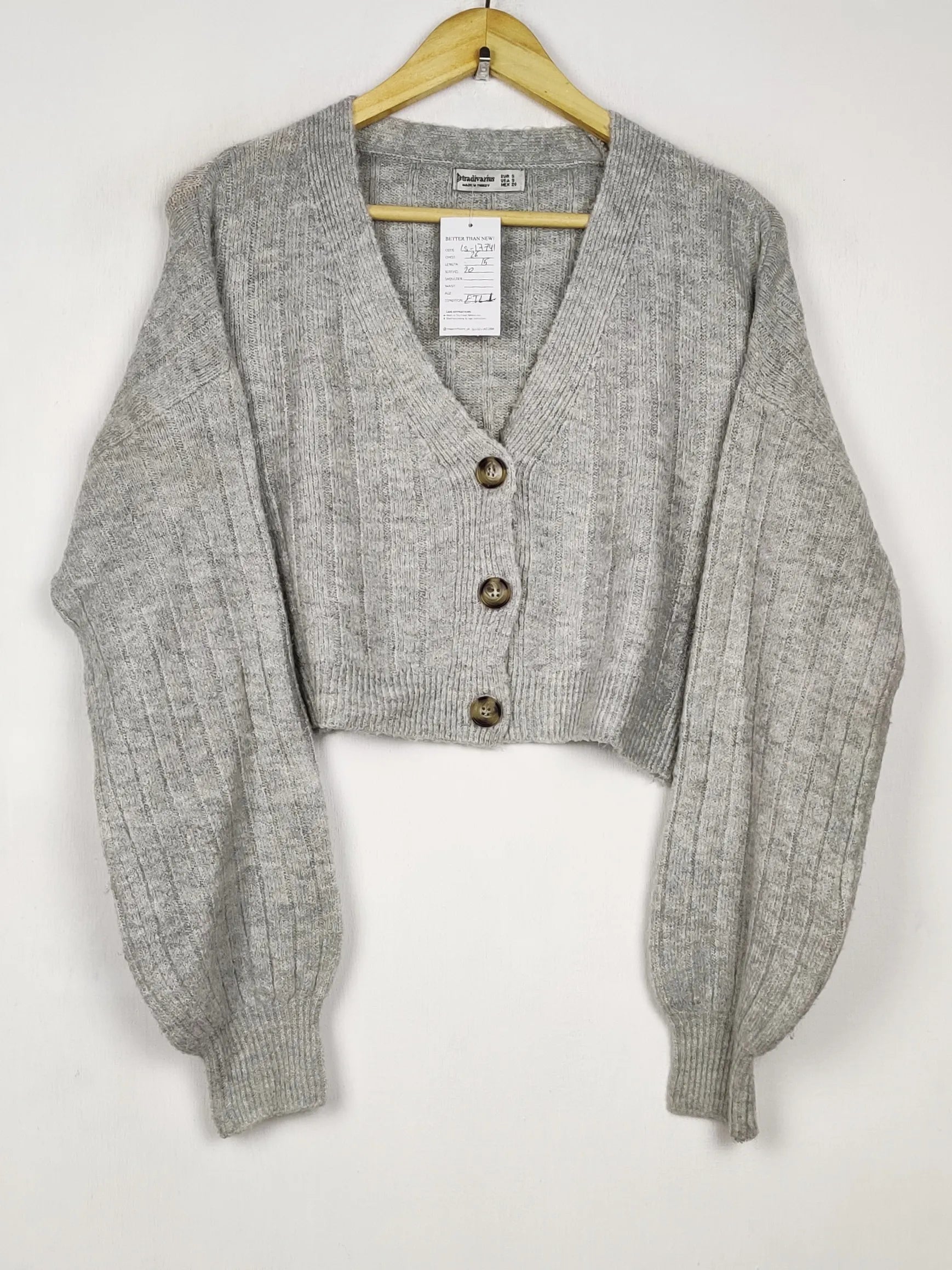 Buy online pre-used pre-loved 100% authentic & Original branded Stradivarius (LS-17741) available in Pakistan. Top international brands avilable.