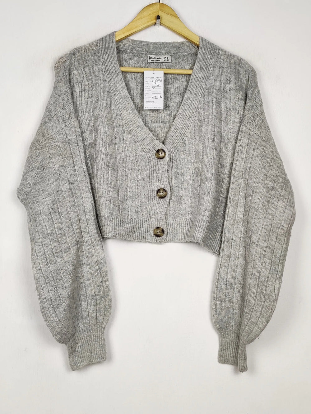 Buy online pre-used pre-loved 100% authentic & Original branded Stradivarius (LS-17741) available in Pakistan. Top international brands avilable.