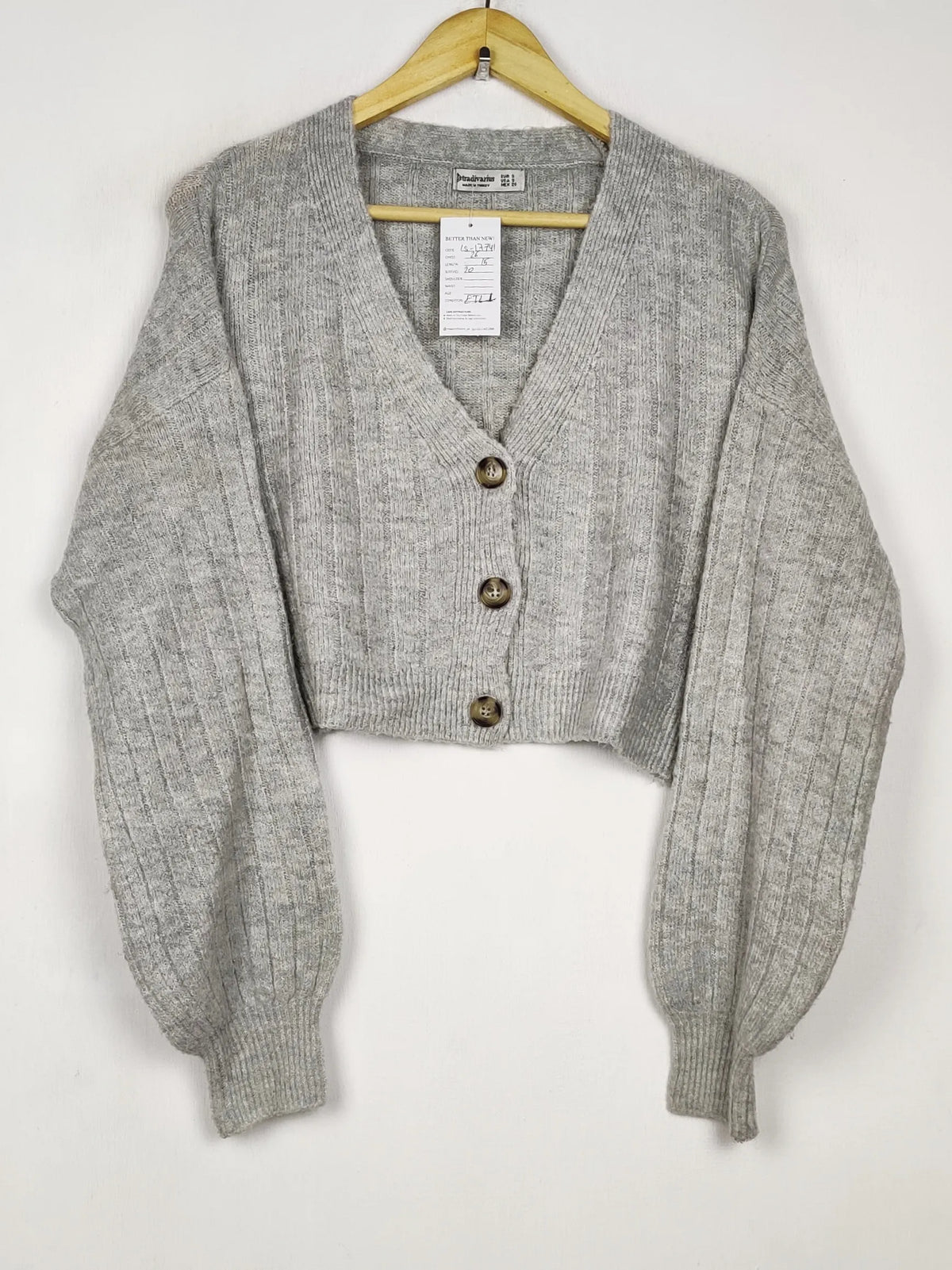 Buy online pre-used pre-loved 100% authentic & Original branded Stradivarius (LS-17741) available in Pakistan. Top international brands avilable.