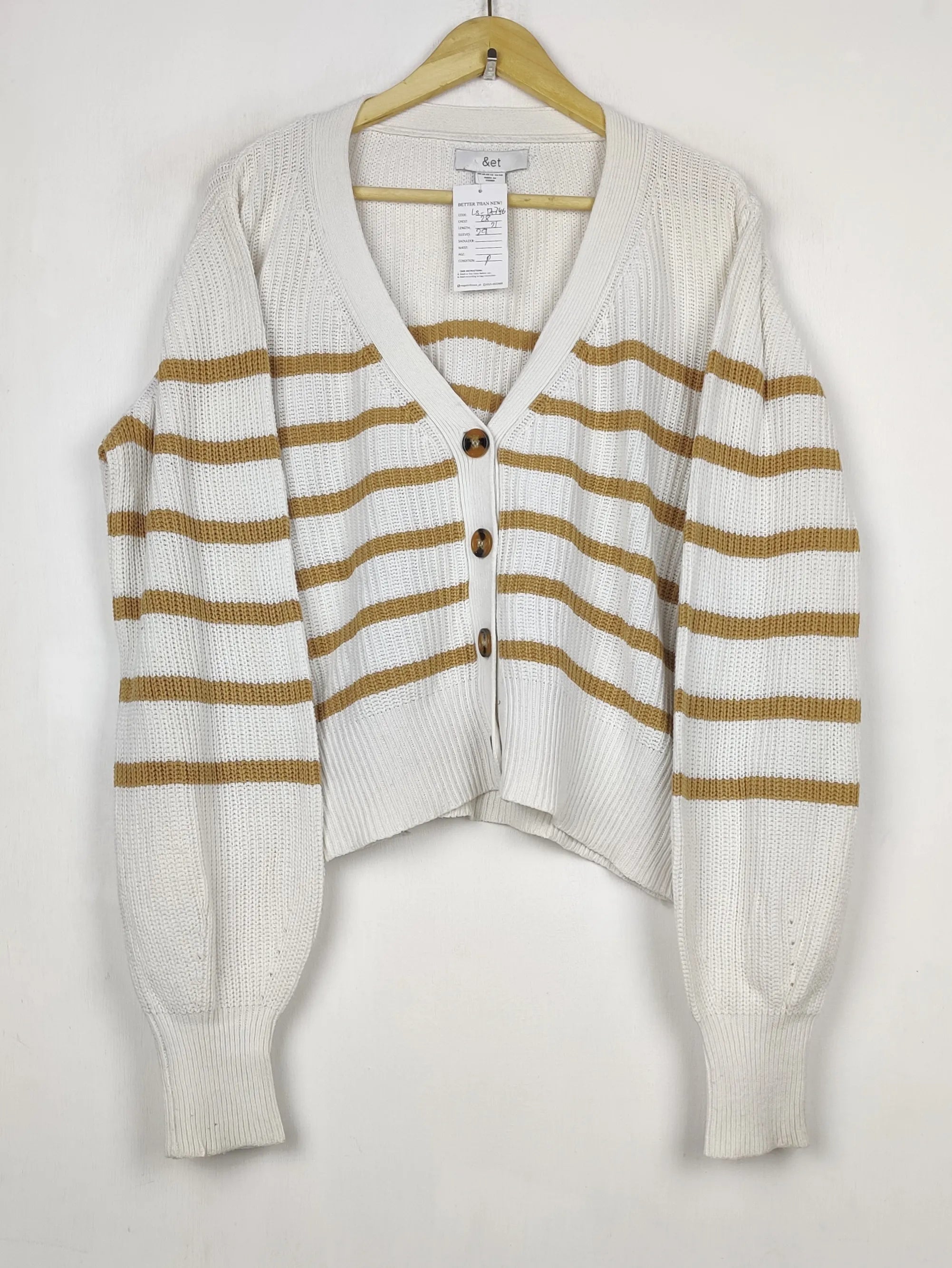 Buy online pre-used pre-loved 100% authentic & Original branded Set (LS-17746) available in Pakistan. Top international brands avilable.