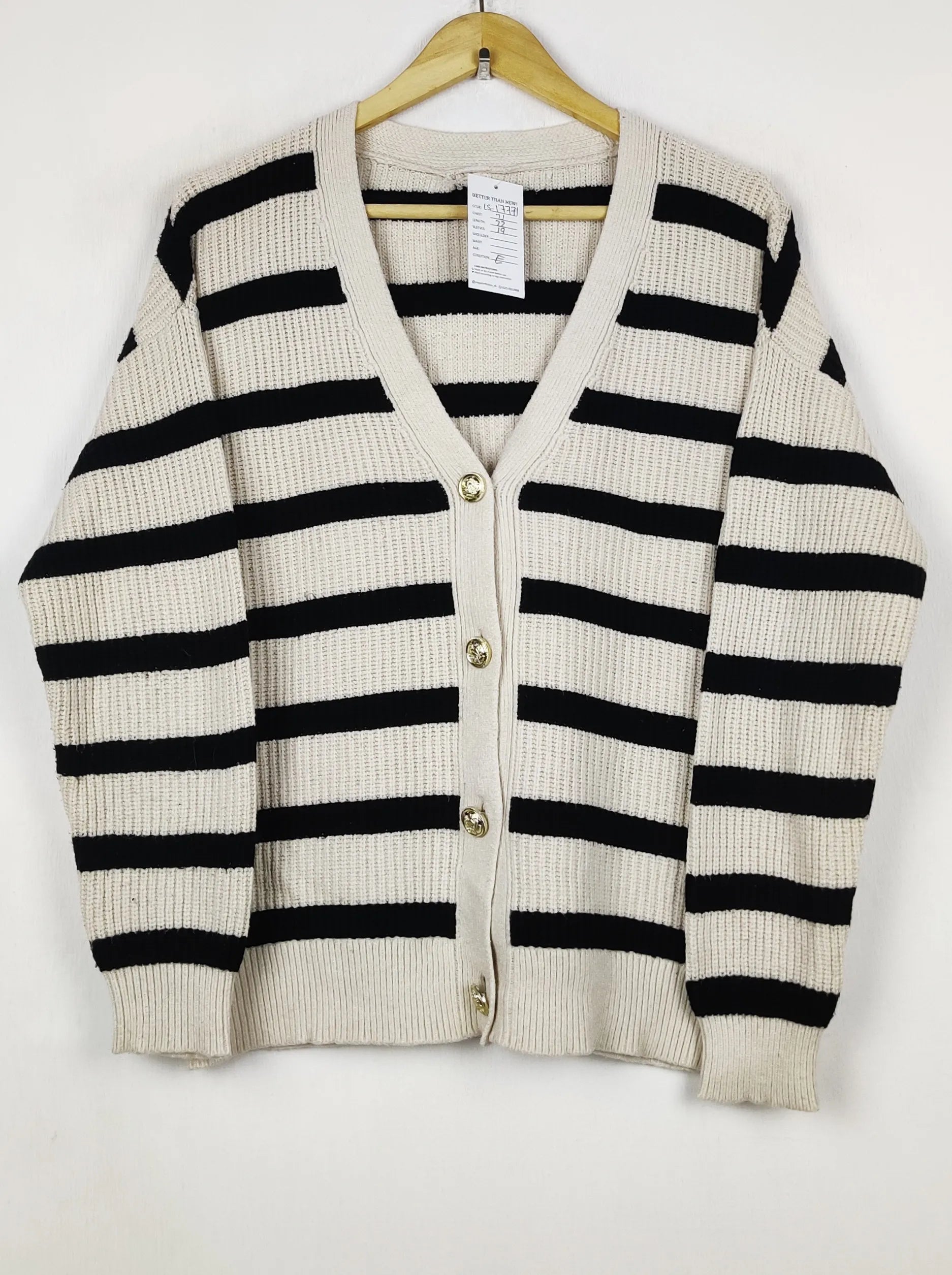 Buy online pre-used pre-loved 100% authentic & Original branded Unknown Brand (LS-17771) available in Pakistan. Top international brands avilable.