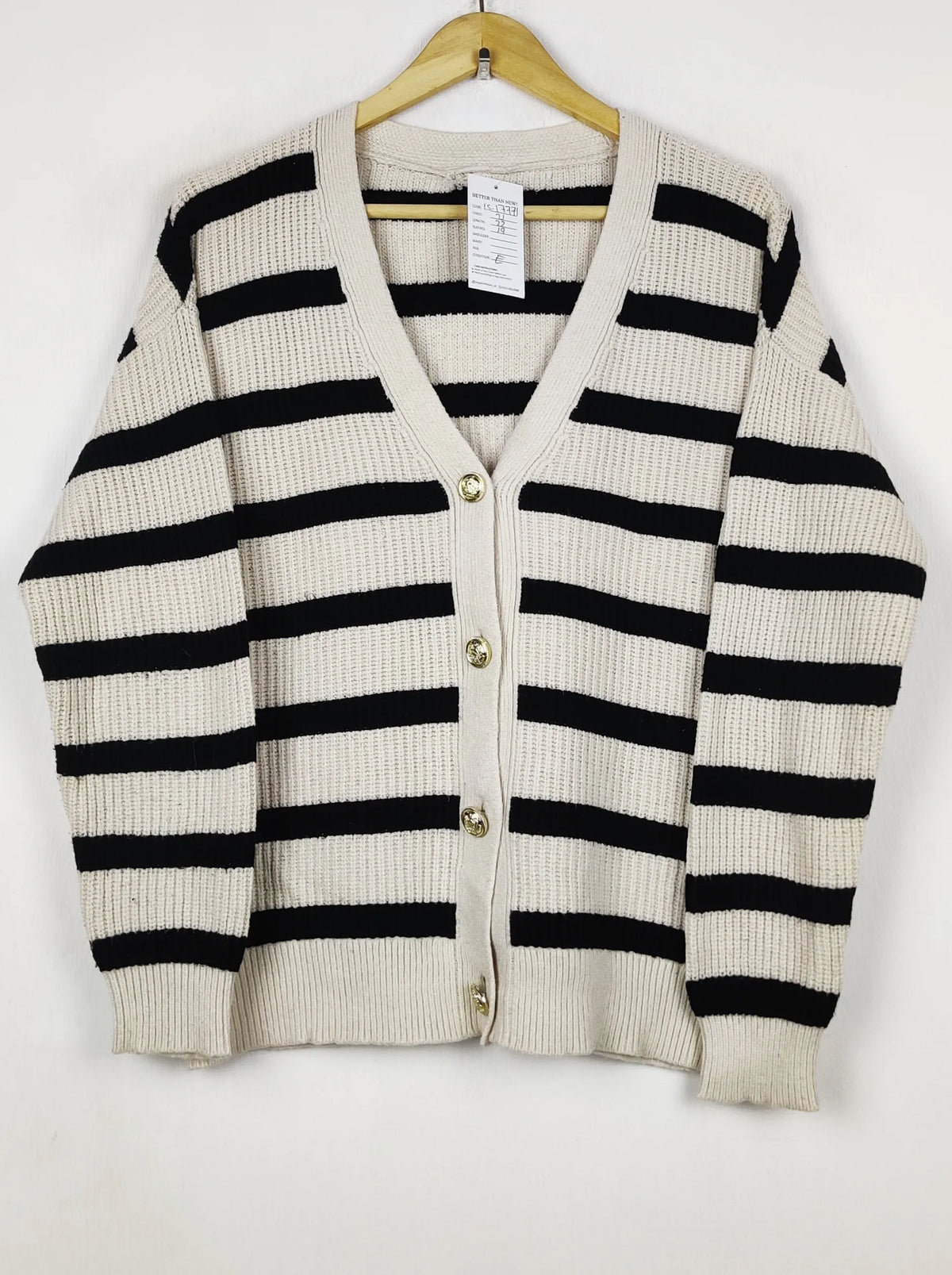 Buy online pre-used pre-loved 100% authentic & Original branded Unknown Brand (LS-17771) available in Pakistan. Top international brands avilable.