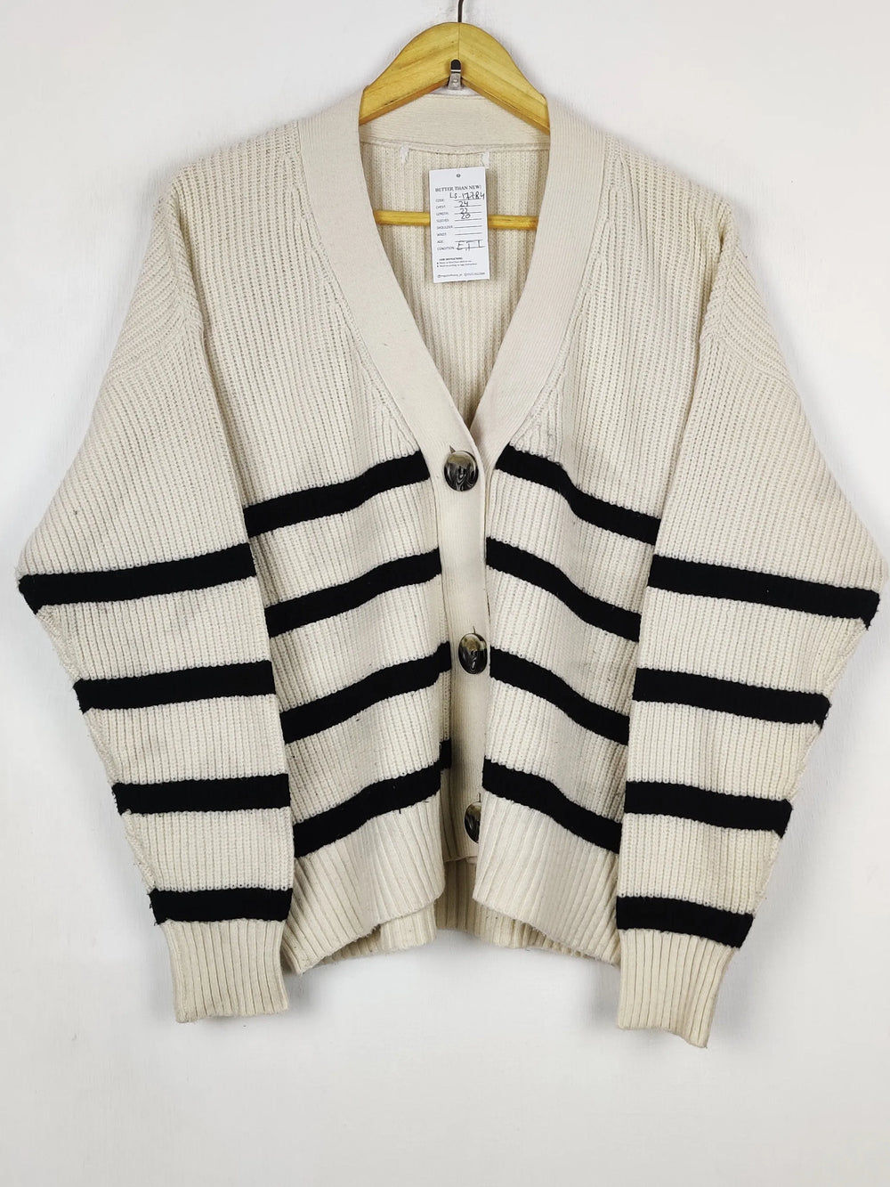 Buy online pre-used pre-loved 100% authentic & Original branded Unknown Brand (LS-17784) available in Pakistan. Top international brands avilable.