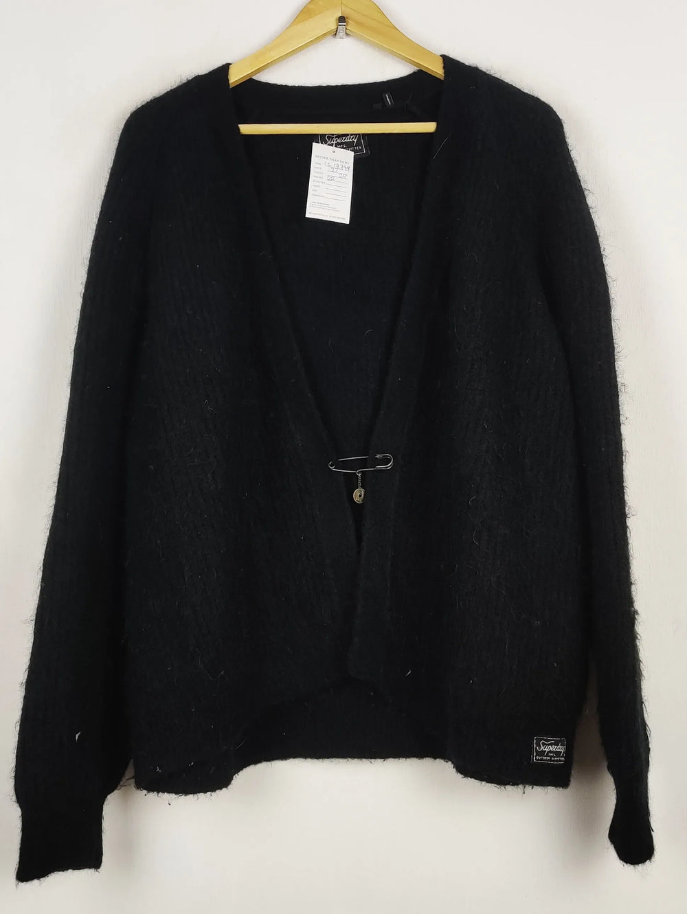 Buy online pre-used pre-loved 100% authentic & Original branded Superdry (LS-17799) available in Pakistan. Top international brands avilable.