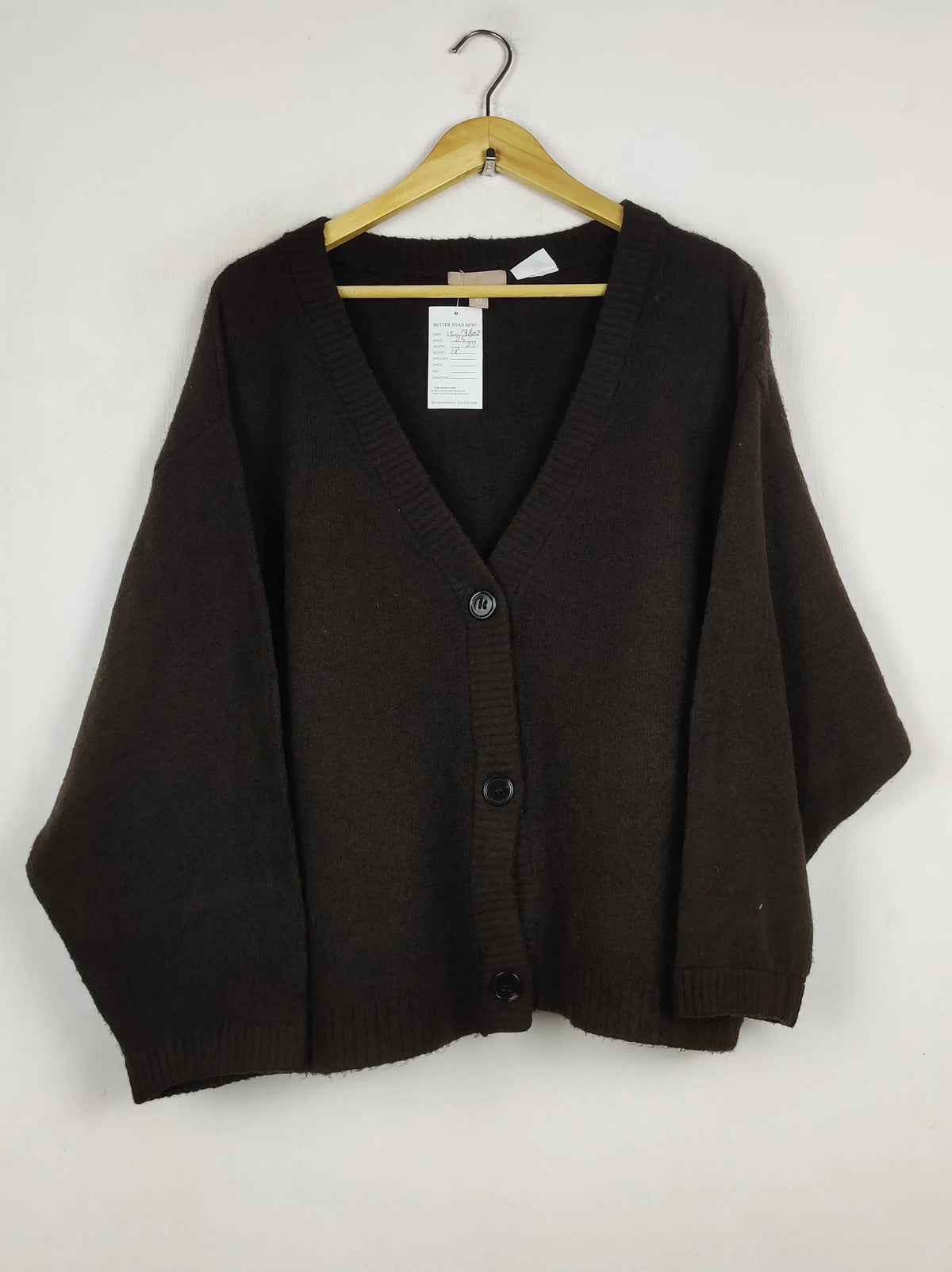 Buy online pre-used pre-loved 100% authentic & Original branded H&M (LS-17802) available in Pakistan. Top international brands avilable.
