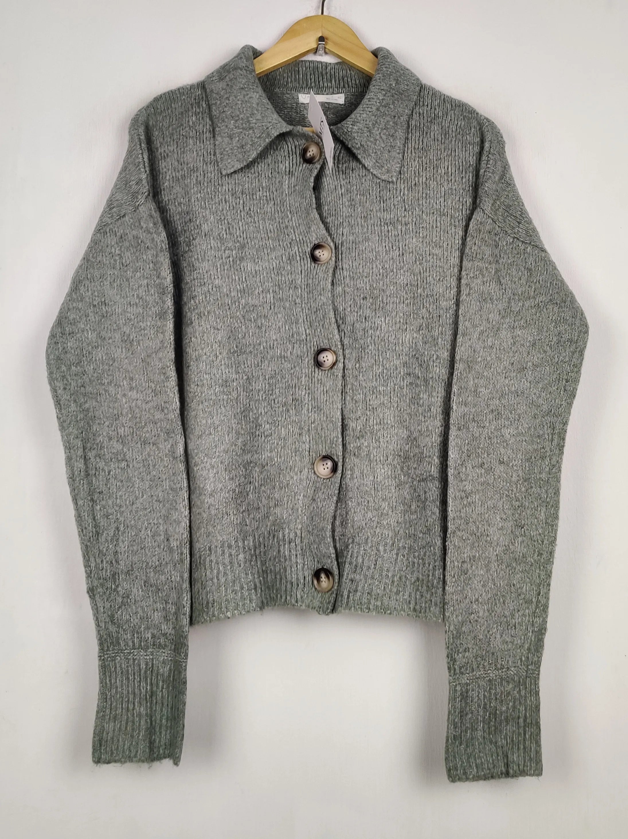 Buy online pre-used pre-loved 100% authentic & Original branded Primark (LS-17806) available in Pakistan. Top international brands avilable.
