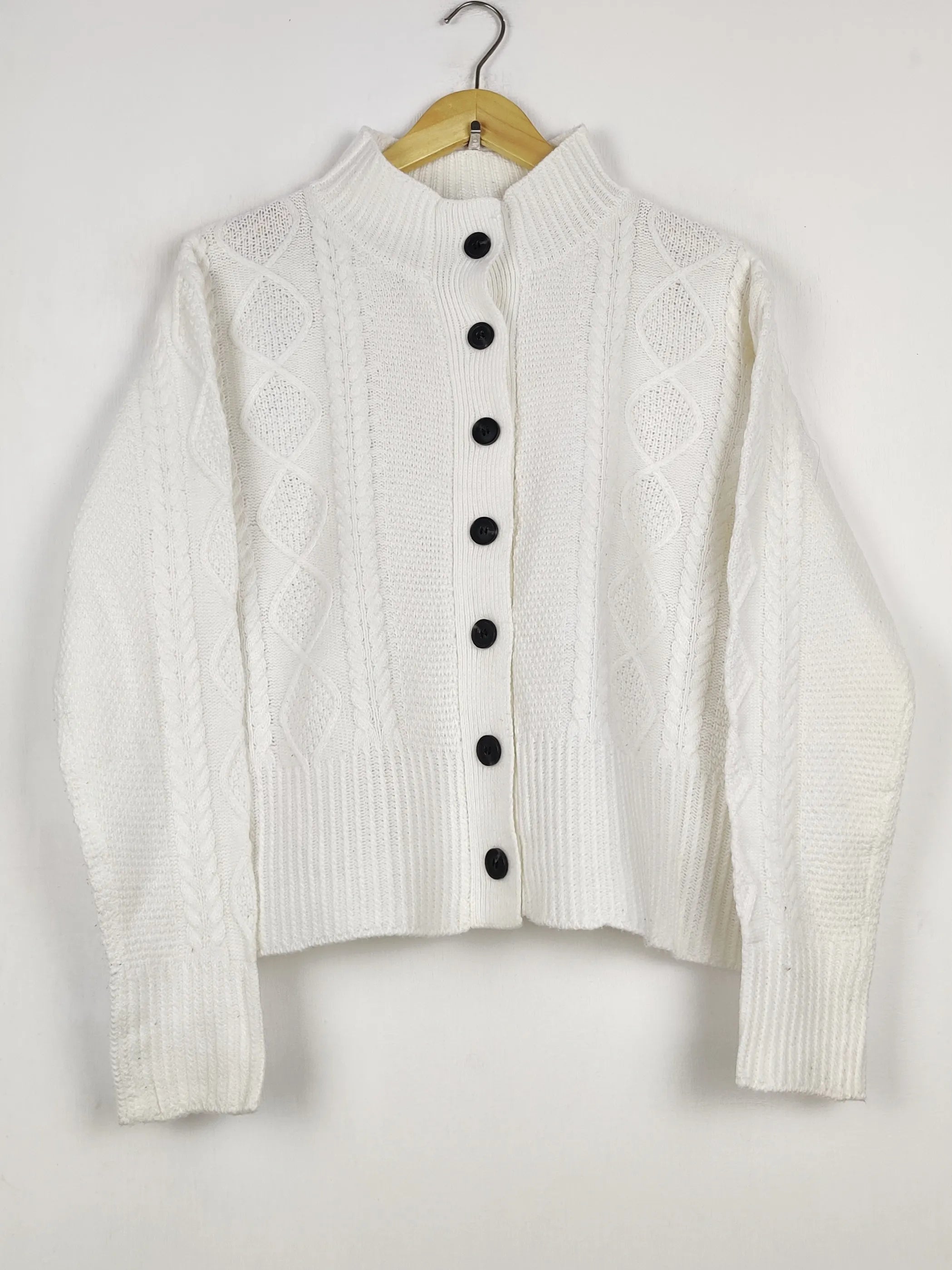 Buy online pre-used pre-loved 100% authentic & Original branded Unknown Brand (LS-17807) available in Pakistan. Top international brands avilable.