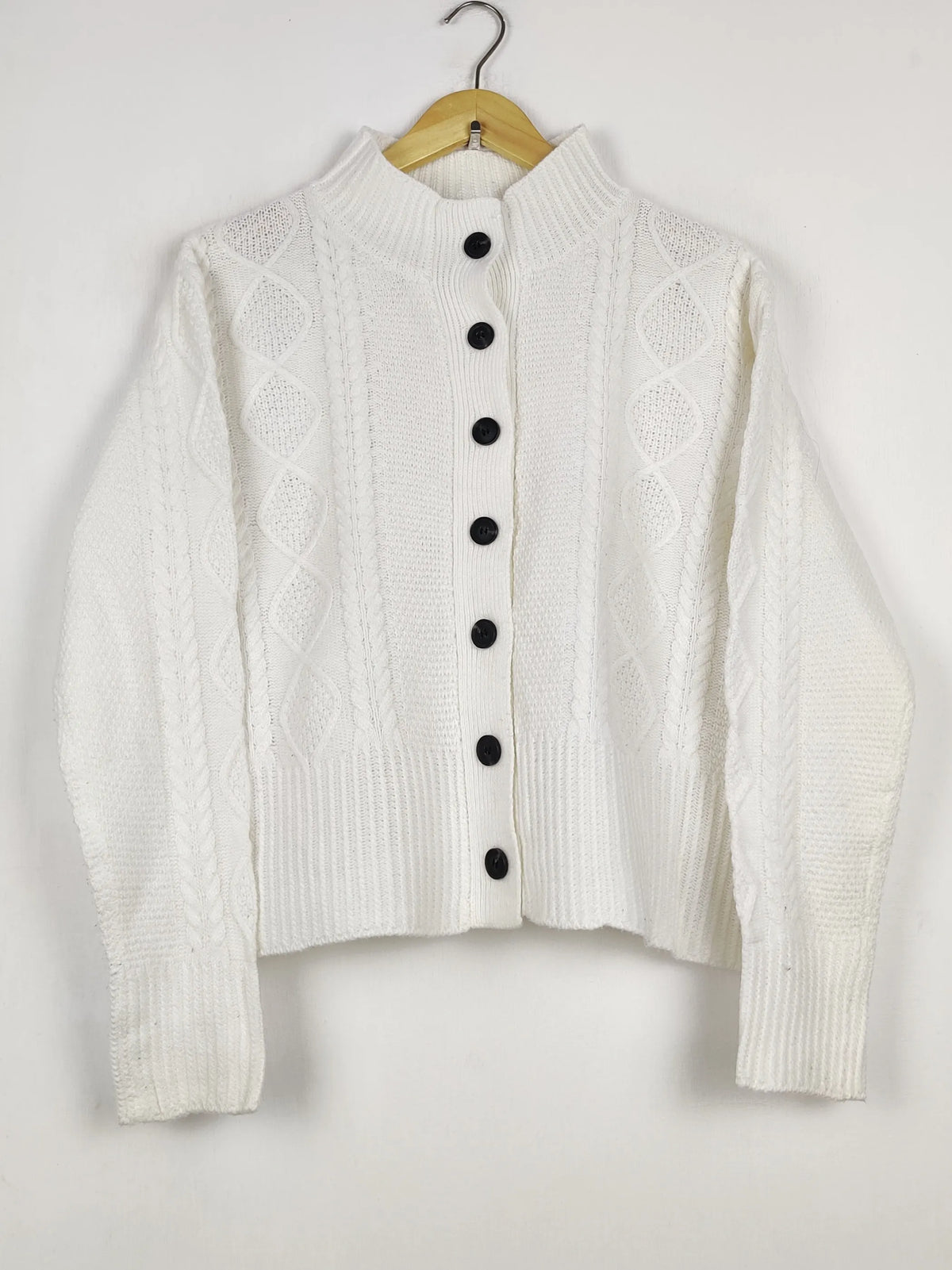 Buy online pre-used pre-loved 100% authentic & Original branded Unknown Brand (LS-17807) available in Pakistan. Top international brands avilable.