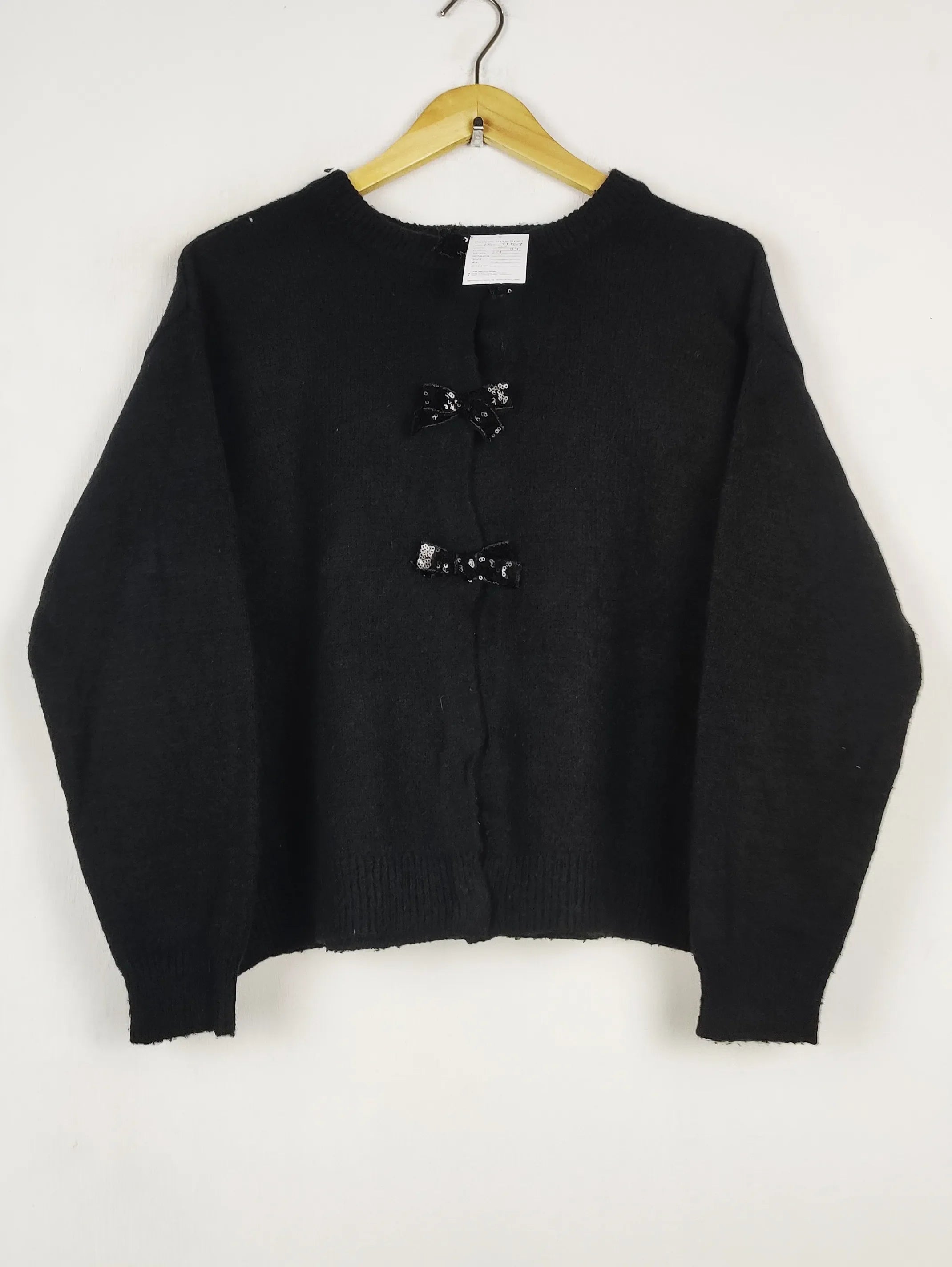 Buy online pre-used pre-loved 100% authentic & Original branded Unknown Brand (LS-17809) available in Pakistan. Top international brands avilable.