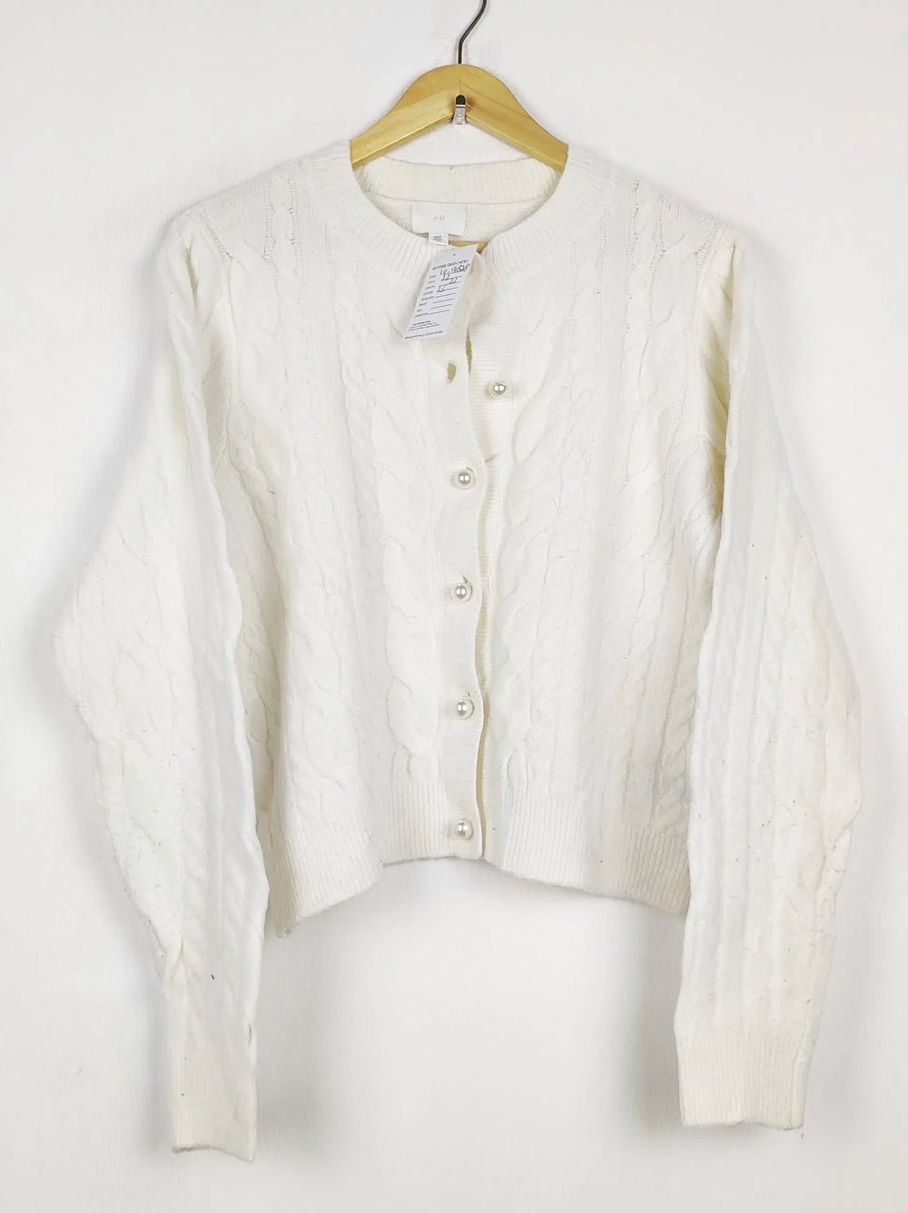 Buy online pre-used pre-loved 100% authentic & Original branded H&M (LS-17828) available in Pakistan. Top international brands avilable.