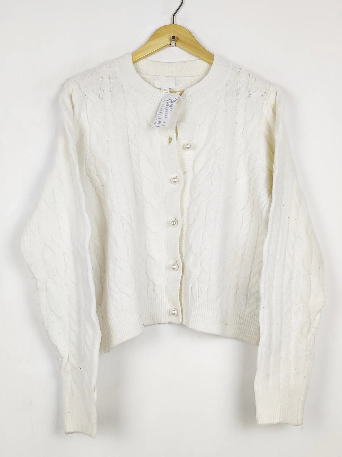 Buy online pre-used pre-loved 100% authentic & Original branded H&M (LS-17828) available in Pakistan. Top international brands avilable.
