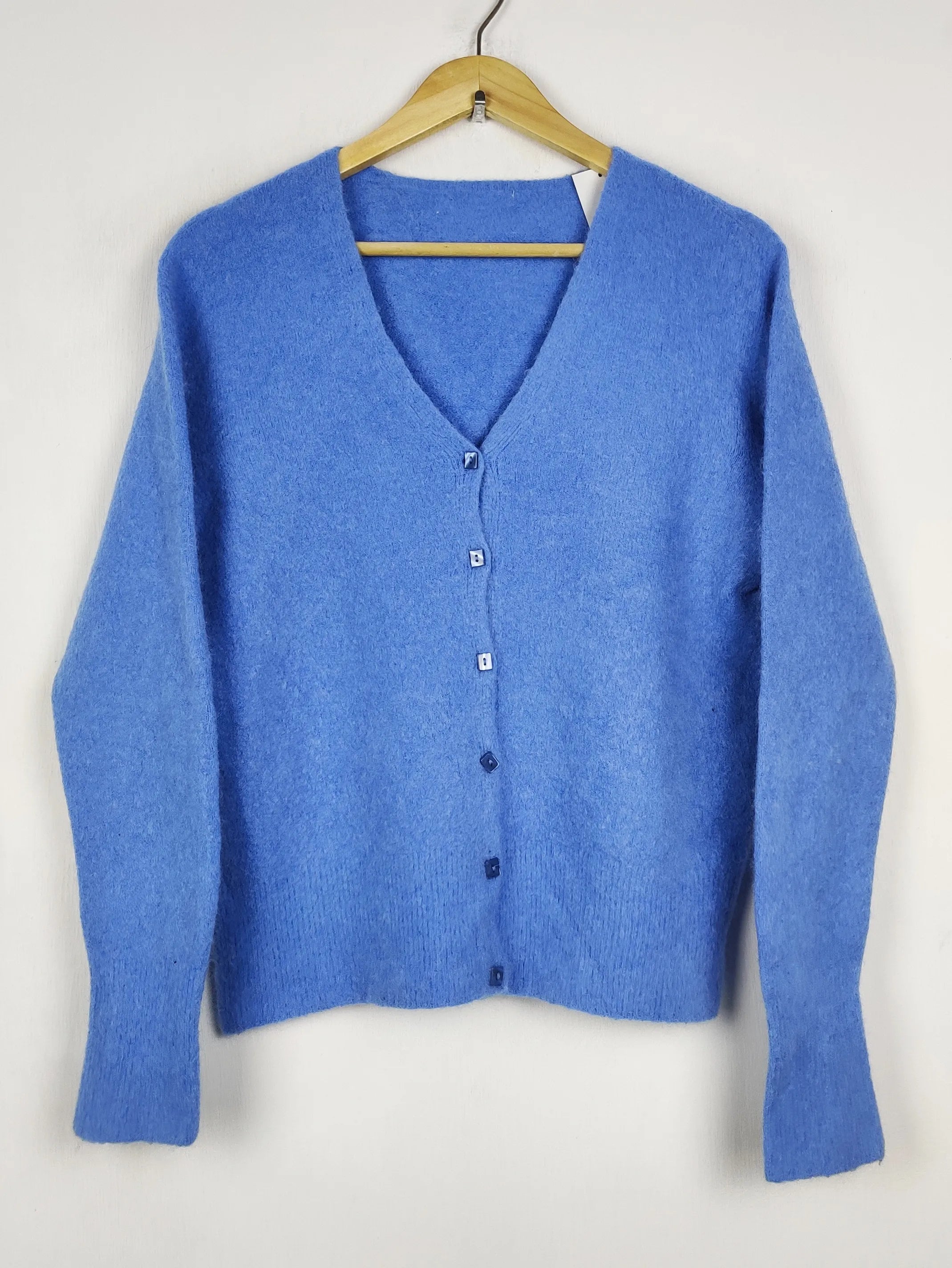 Buy online pre-used pre-loved 100% authentic & Original branded Unknown Brand (LS-17829) available in Pakistan. Top international brands avilable.