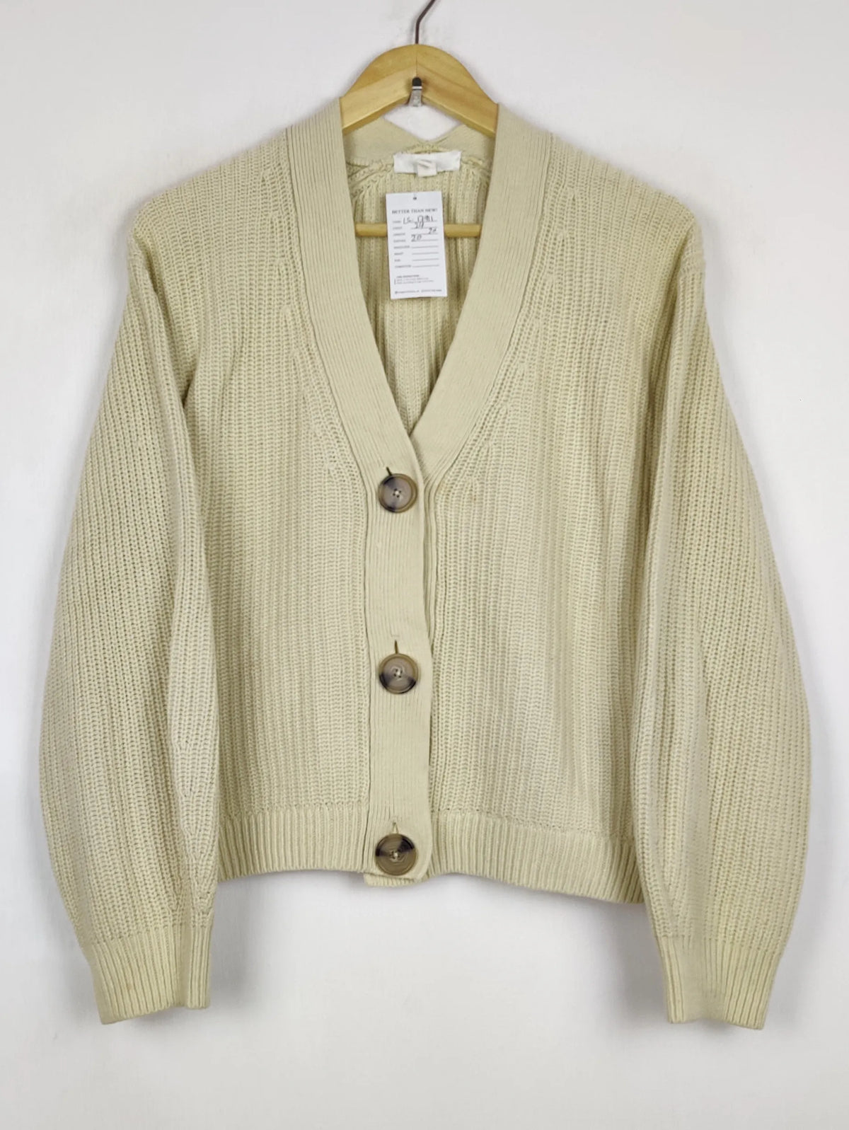 Buy online pre-used pre-loved 100% authentic & Original branded H&M (LS-17911) available in Pakistan. Top international brands avilable.