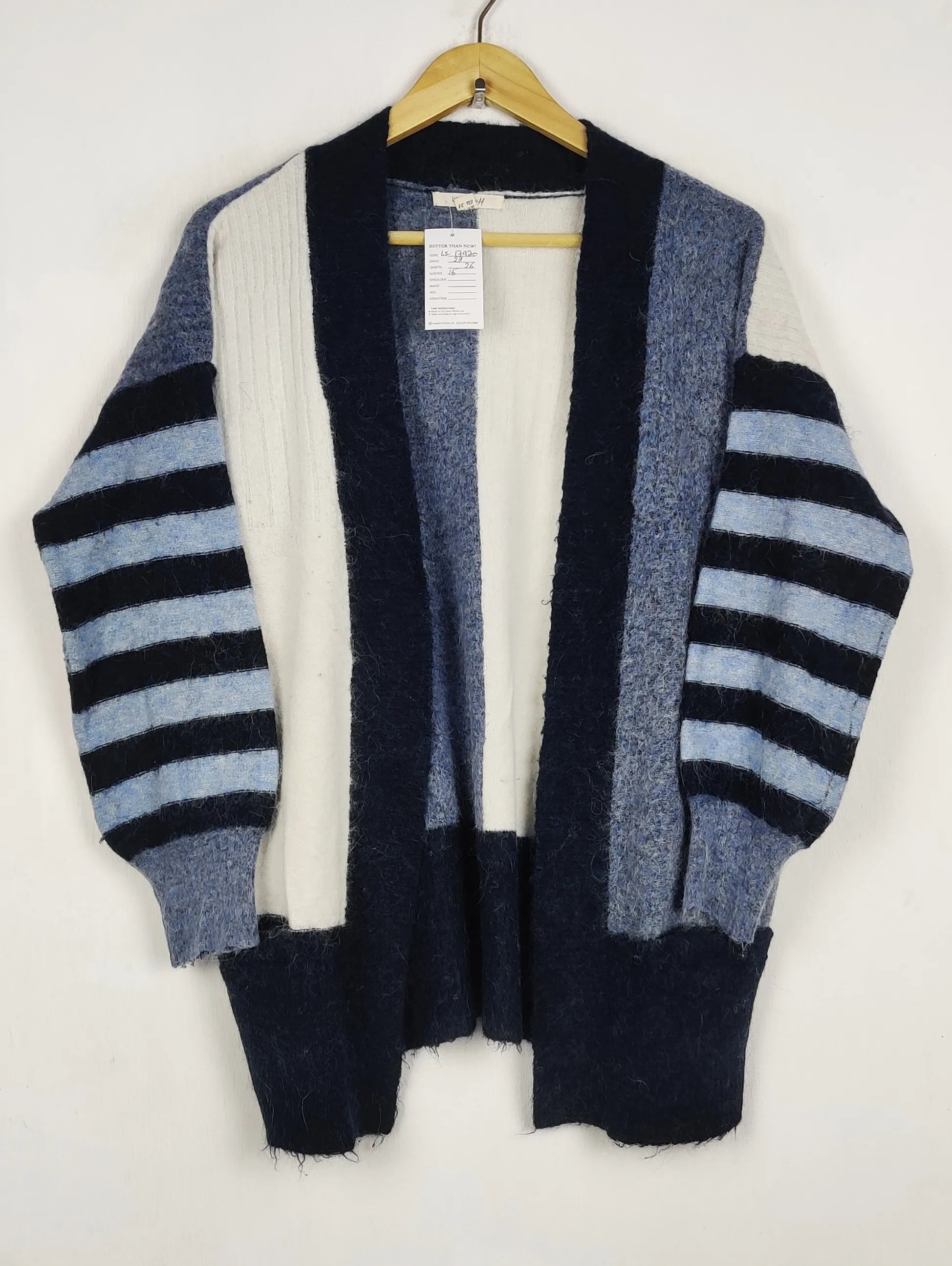 Buy online pre-used pre-loved 100% authentic & Original branded H&M (LS-17920) available in Pakistan. Top international brands avilable.