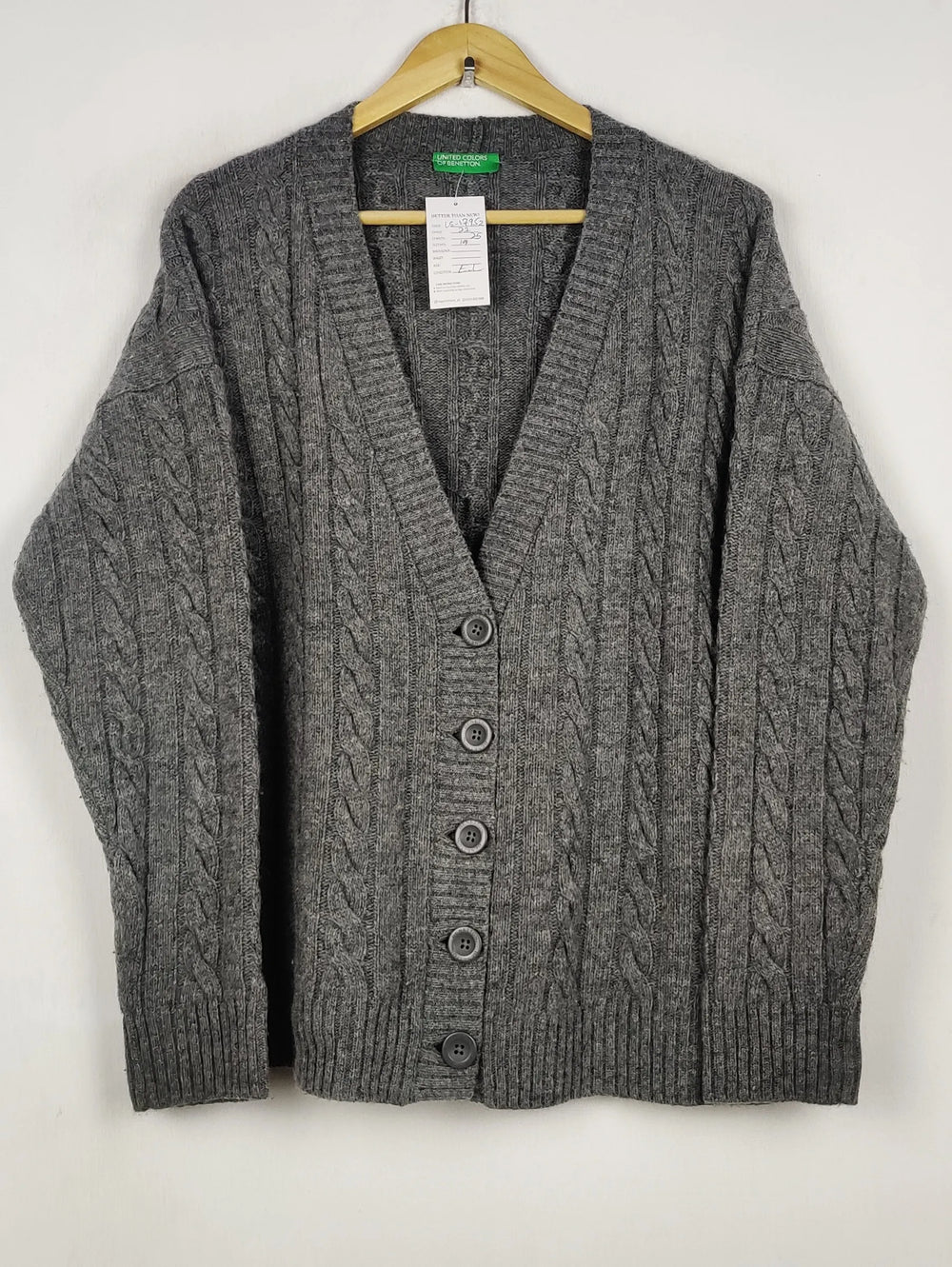 Buy online pre-used pre-loved 100% authentic & Original branded Benetton (LS-17952) available in Pakistan. Top international brands avilable.