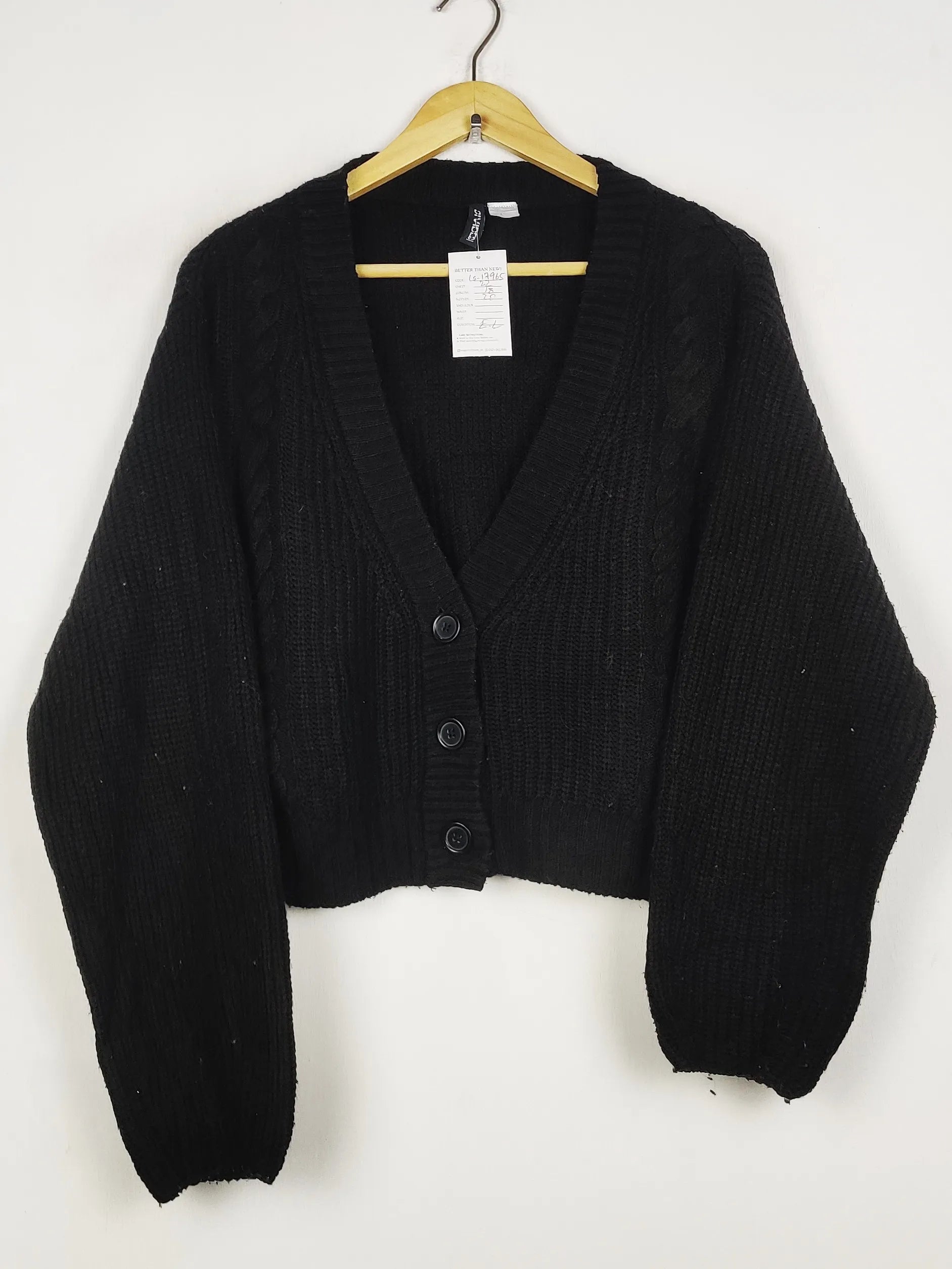 Buy online pre-used pre-loved 100% authentic & Original branded H&M (LS-17965) available in Pakistan. Top international brands avilable.