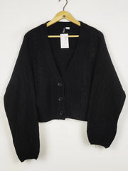 Buy online pre-used pre-loved 100% authentic & Original branded H&M (LS-17965) available in Pakistan. Top international brands avilable.