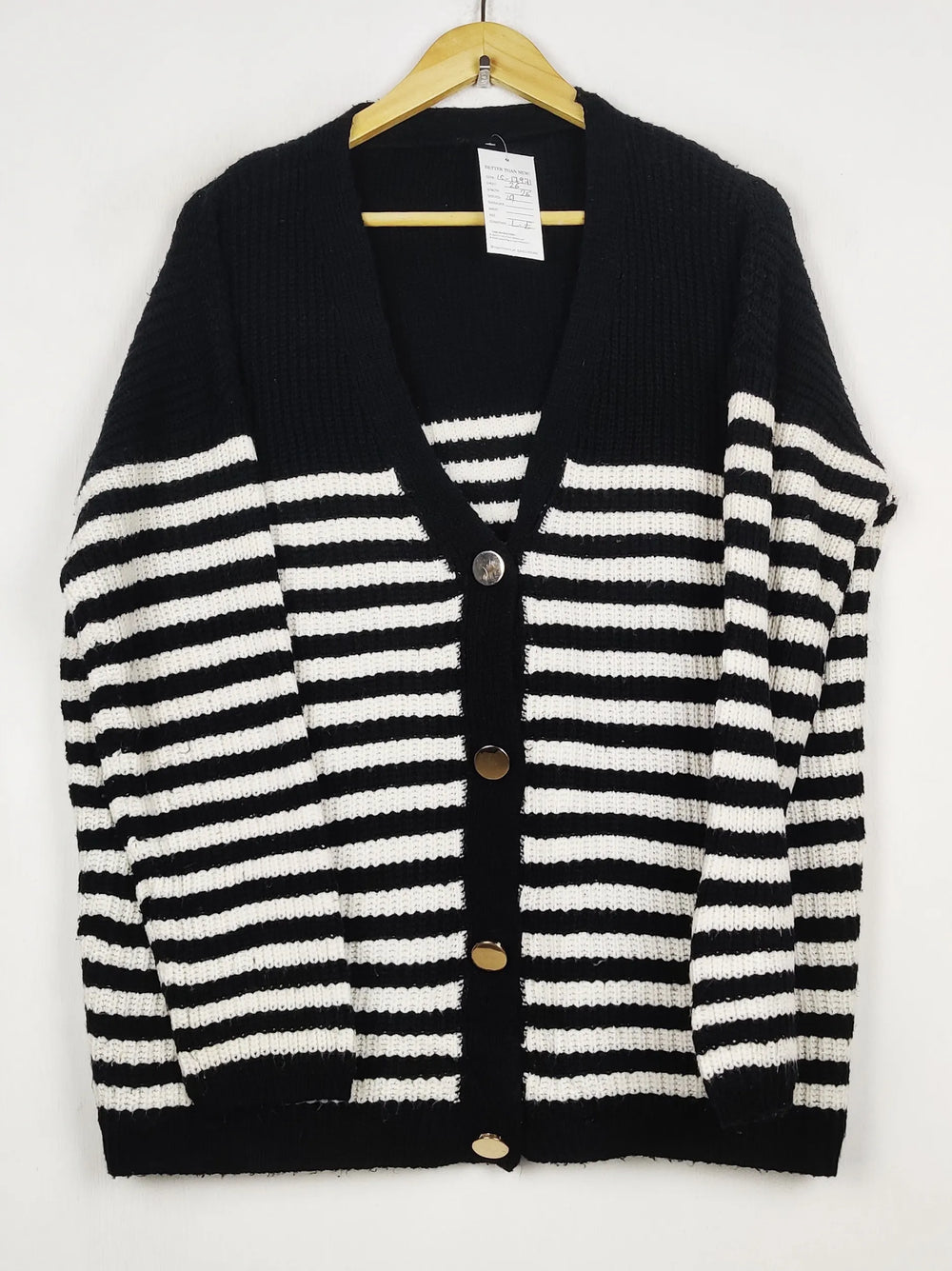 Buy online pre-used pre-loved 100% authentic & Original branded Unknown Brand (LS-17971) available in Pakistan. Top international brands avilable.