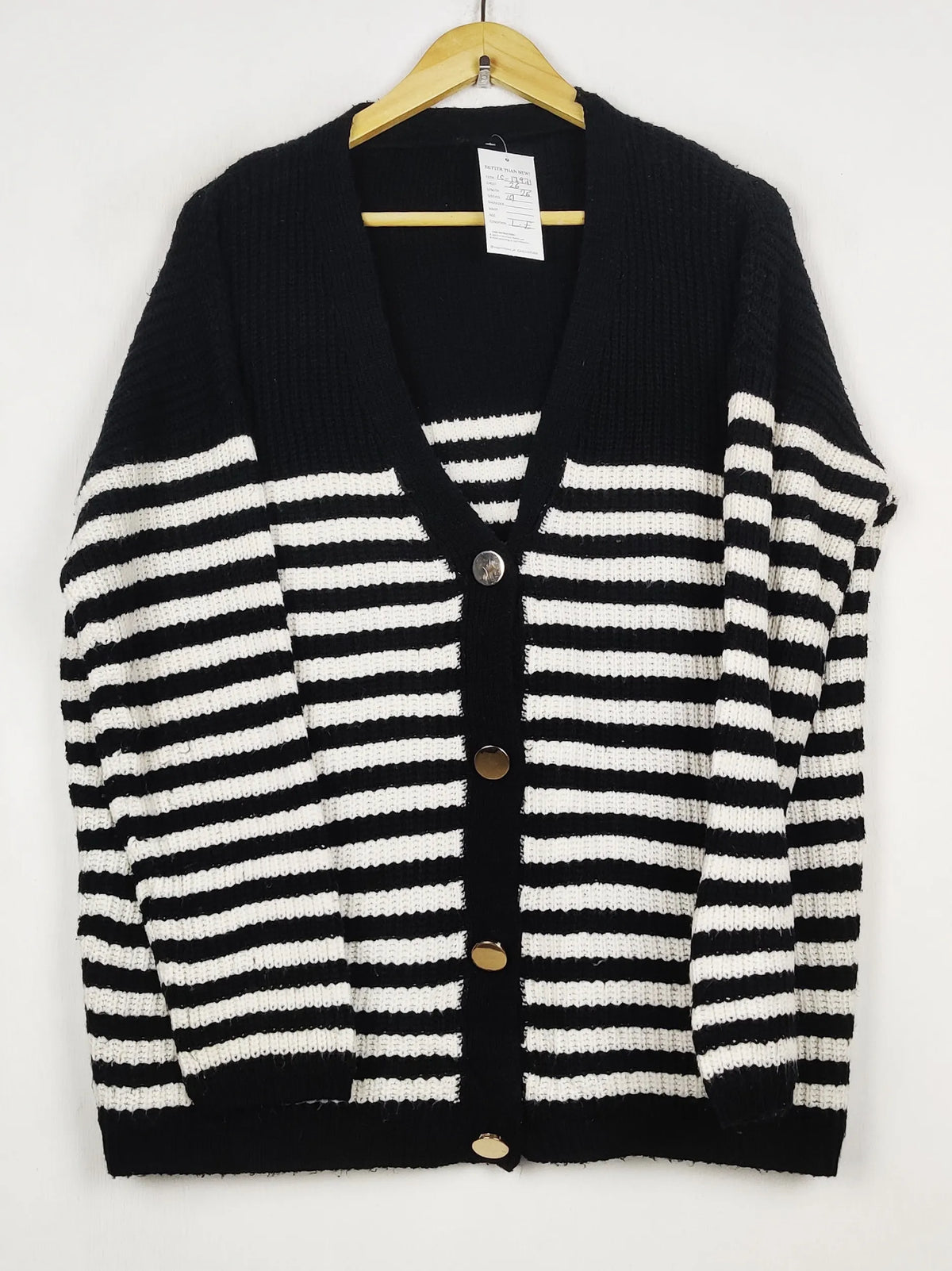 Buy online pre-used pre-loved 100% authentic & Original branded Unknown Brand (LS-17971) available in Pakistan. Top international brands avilable.