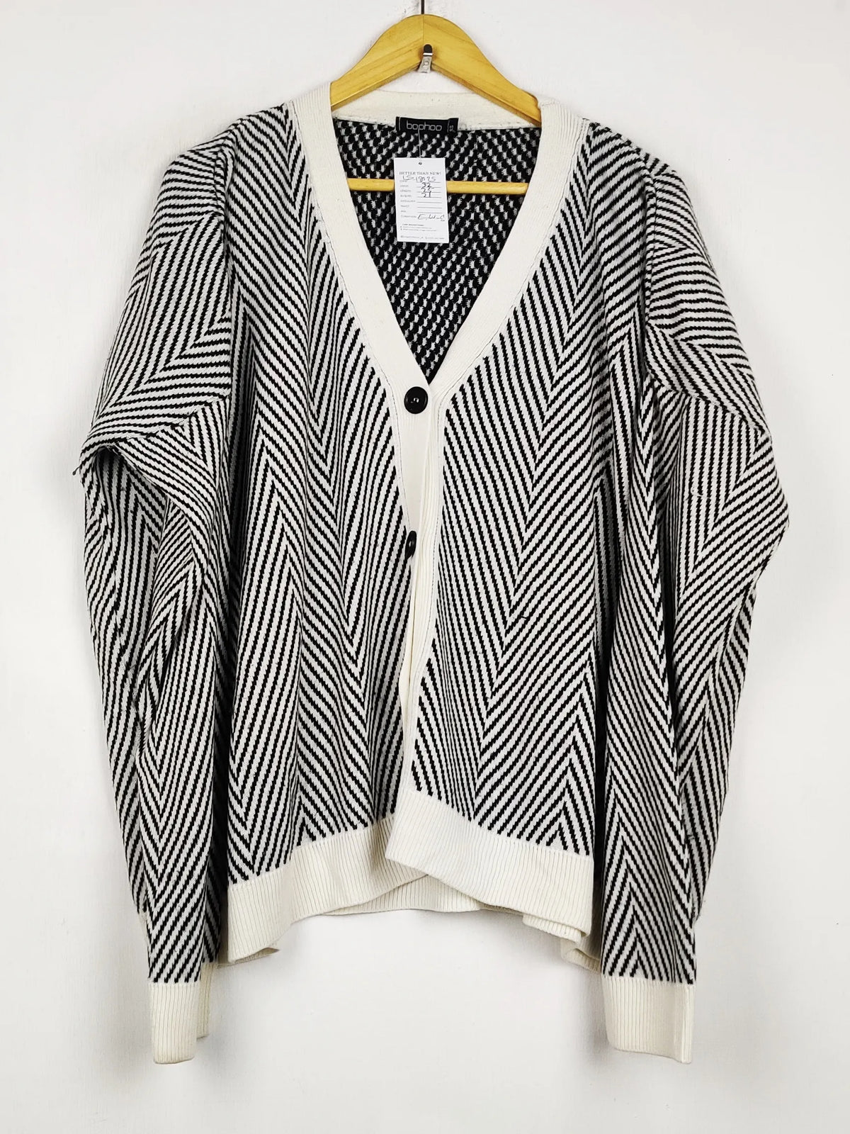 Buy online pre-used pre-loved 100% authentic & Original branded Boohoo (LS-18025) available in Pakistan. Top international brands avilable.