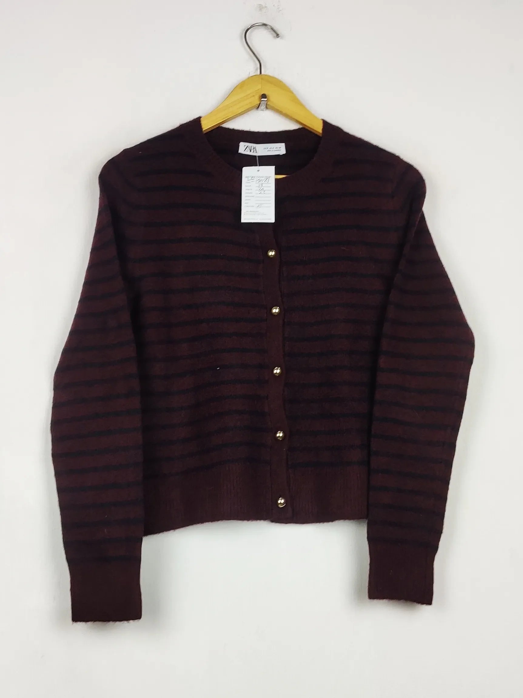 Buy online pre-used pre-loved 100% authentic & Original branded Zara (LS-18027) available in Pakistan. Top international brands avilable.