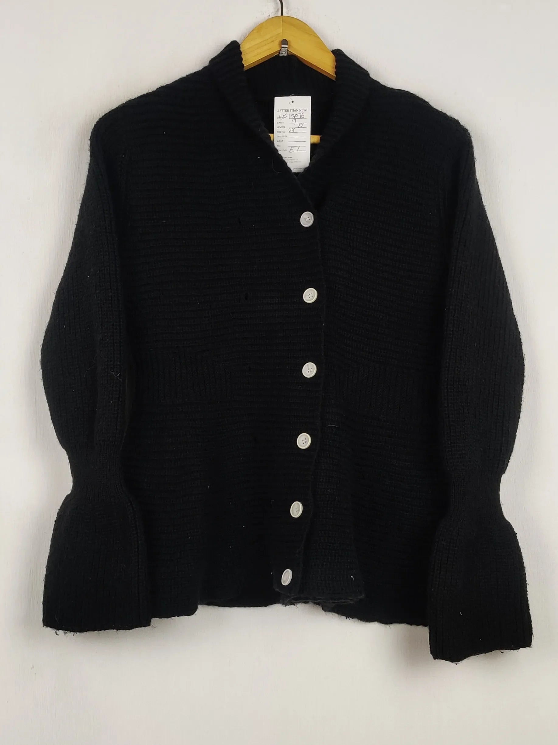 Buy online pre-used pre-loved 100% authentic & Original branded Unknown Brand (LS-18036) available in Pakistan. Top international brands avilable.