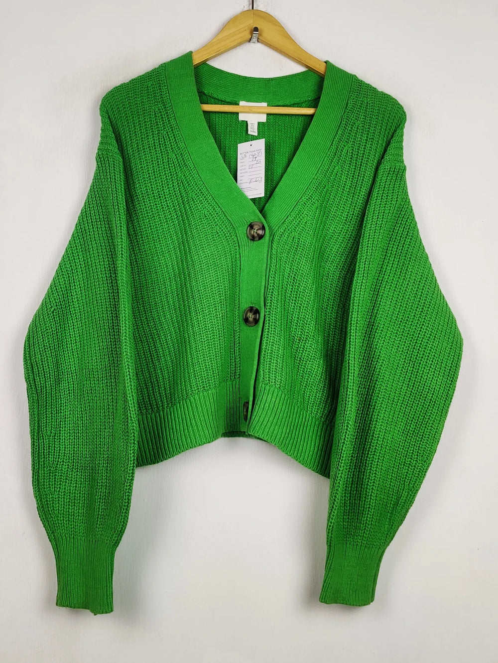 Buy online pre-used pre-loved 100% authentic & Original branded H&M (LS-18037) available in Pakistan. Top international brands avilable.