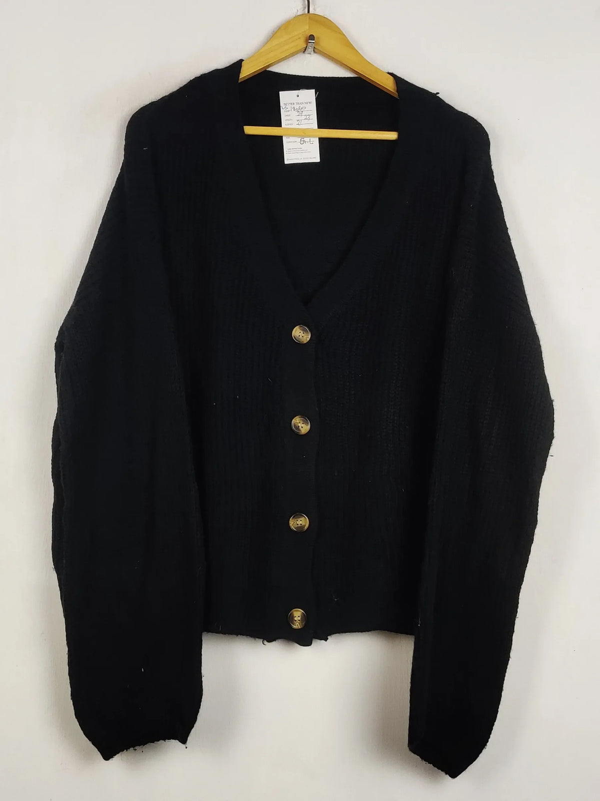 Buy online pre-used pre-loved 100% authentic & Original branded Unknown Brand (LS-18060) available in Pakistan. Top international brands avilable.