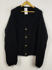Buy online pre-used pre-loved 100% authentic & Original branded Unknown Brand (LS-18060) available in Pakistan. Top international brands avilable.