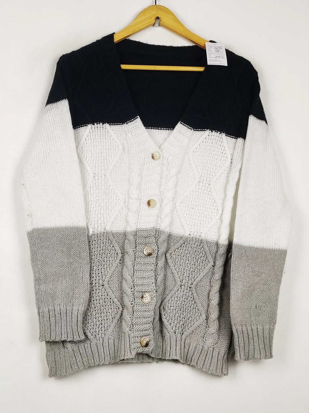 Buy online pre-used pre-loved 100% authentic & Original branded Unknown Brand (LS-18078) available in Pakistan. Top international brands avilable.