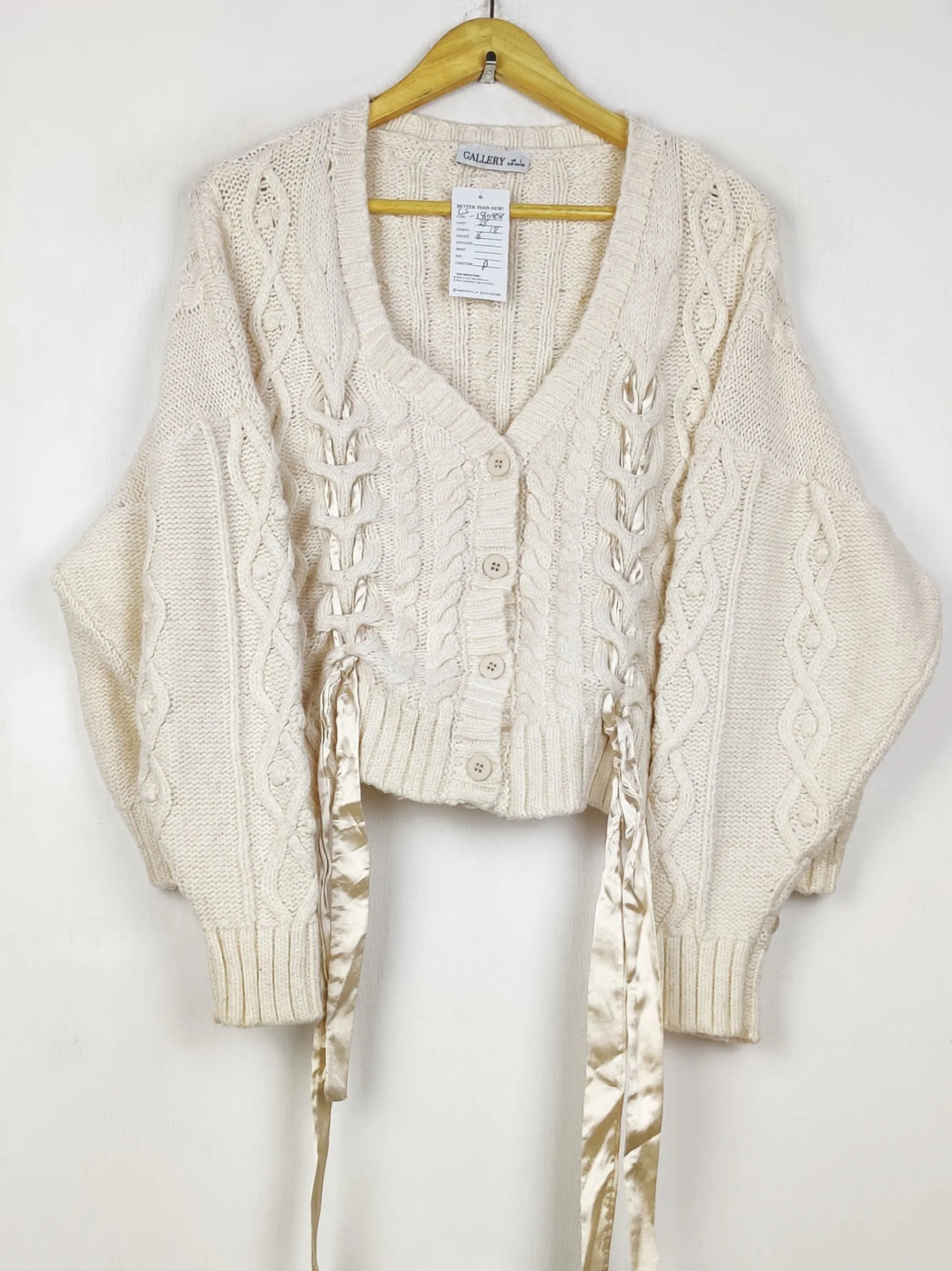 Buy online pre-used pre-loved 100% authentic & Original branded Gallery (LS-18088) available in Pakistan. Top international brands avilable.