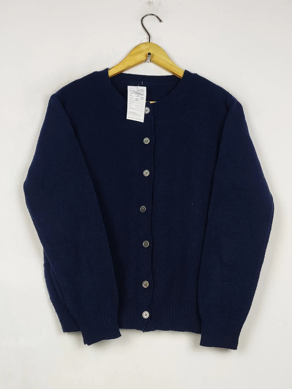 Buy online pre-used pre-loved 100% authentic & Original branded Unknown Brand (LS-18092) available in Pakistan. Top international brands avilable.