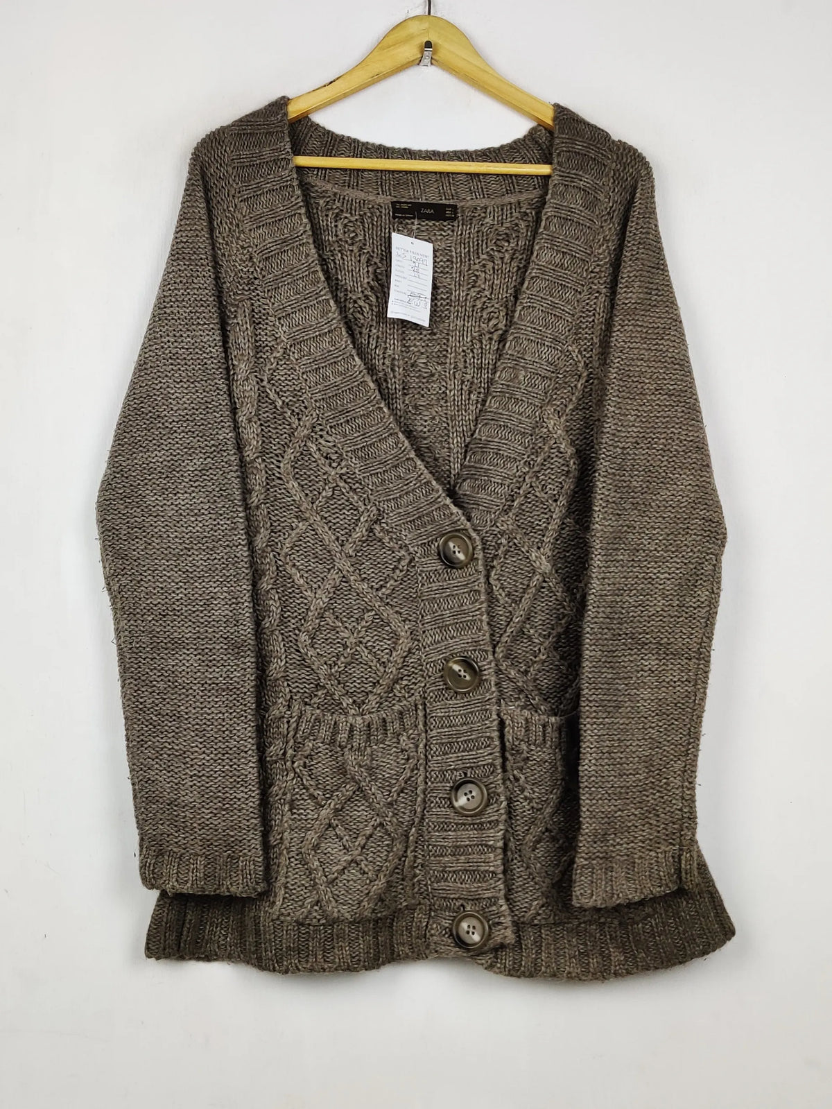 Buy online pre-used pre-loved 100% authentic & Original branded Zara (LS-18097) available in Pakistan. Top international brands avilable.