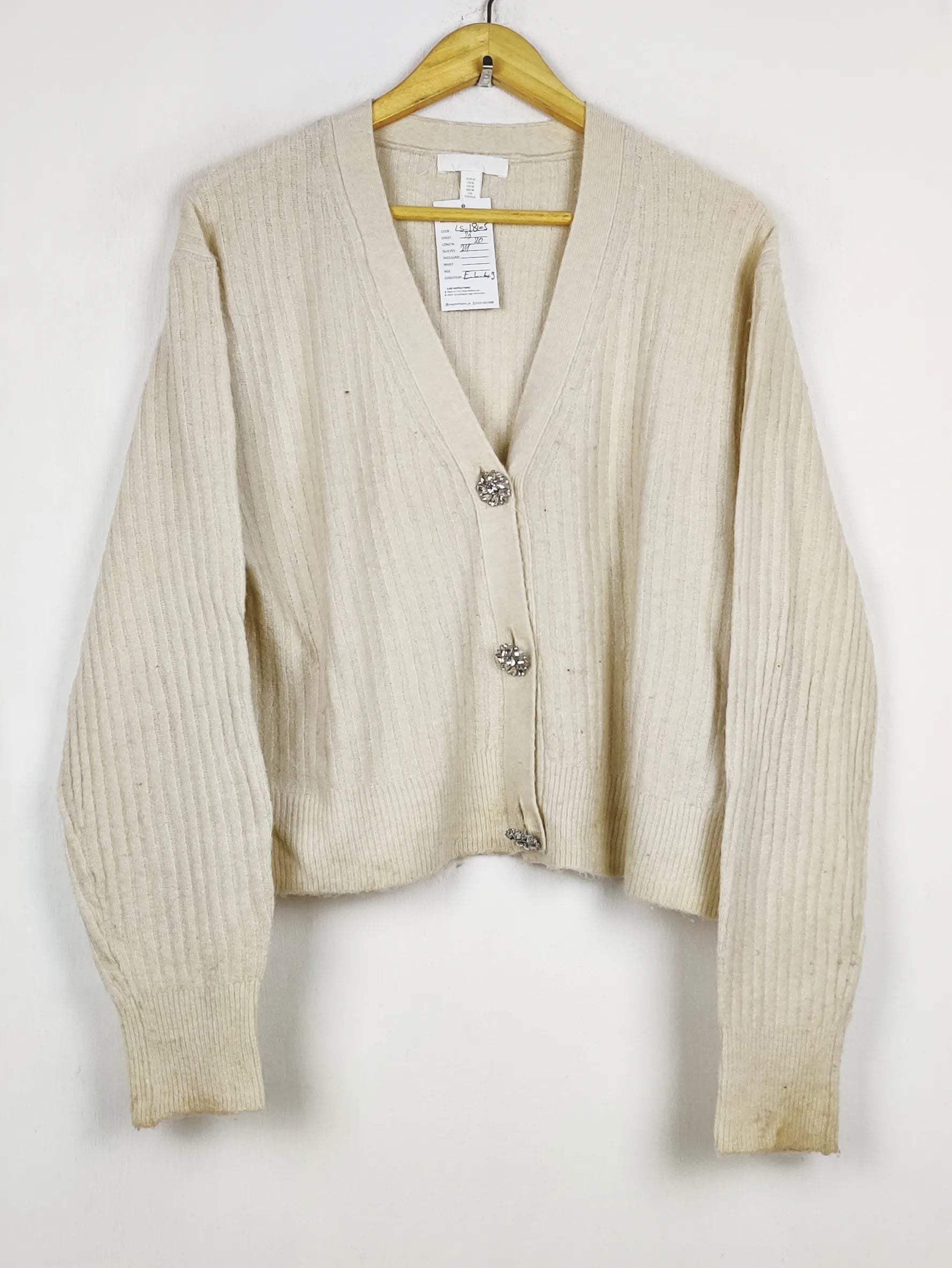 Buy online pre-used pre-loved 100% authentic & Original branded H&M (LS-18105) available in Pakistan. Top international brands avilable.