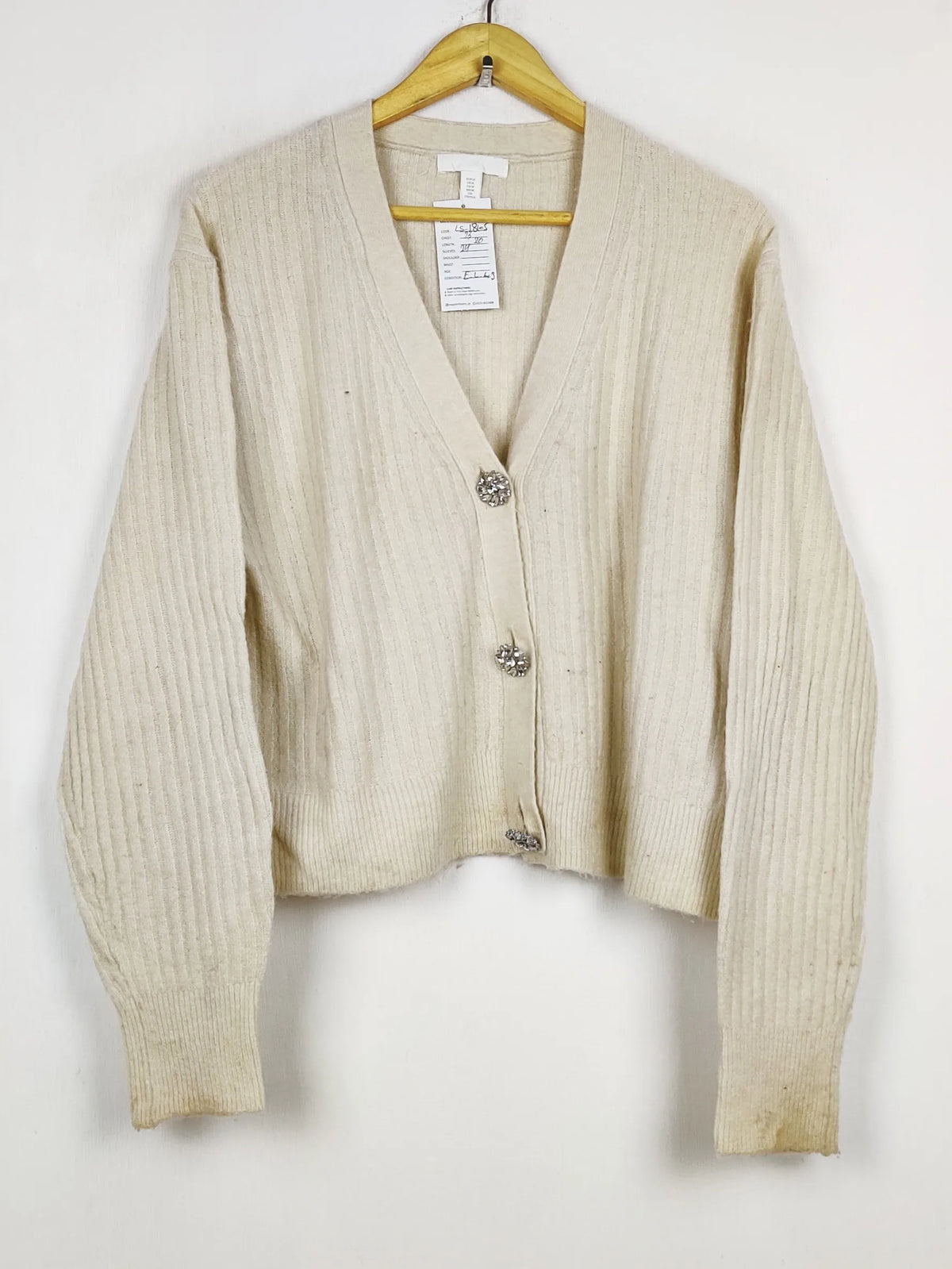Buy online pre-used pre-loved 100% authentic & Original branded H&M (LS-18105) available in Pakistan. Top international brands avilable.