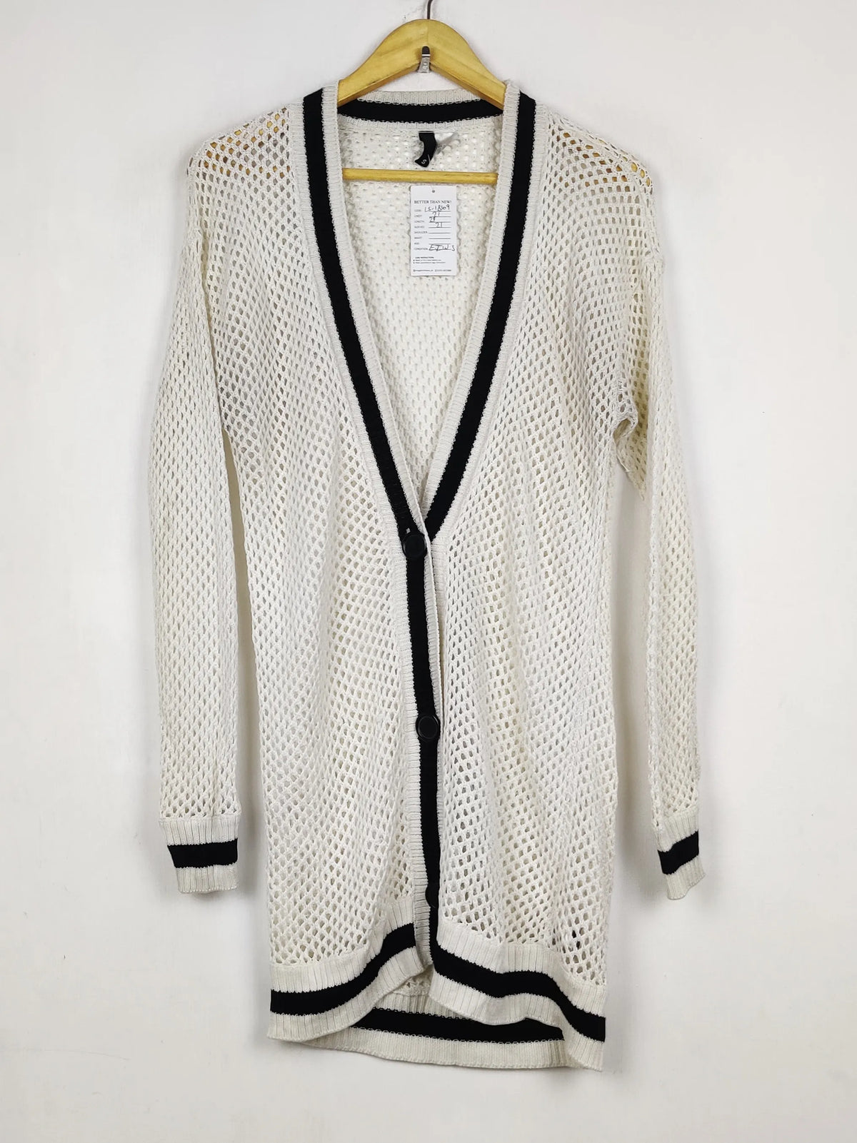 Buy online pre-used pre-loved 100% authentic & Original branded H&M (LS-18109) available in Pakistan. Top international brands avilable.
