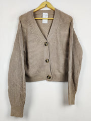 Buy online pre-used pre-loved 100% authentic & Original branded H&M (LS-18122) available in Pakistan. Top international brands avilable.