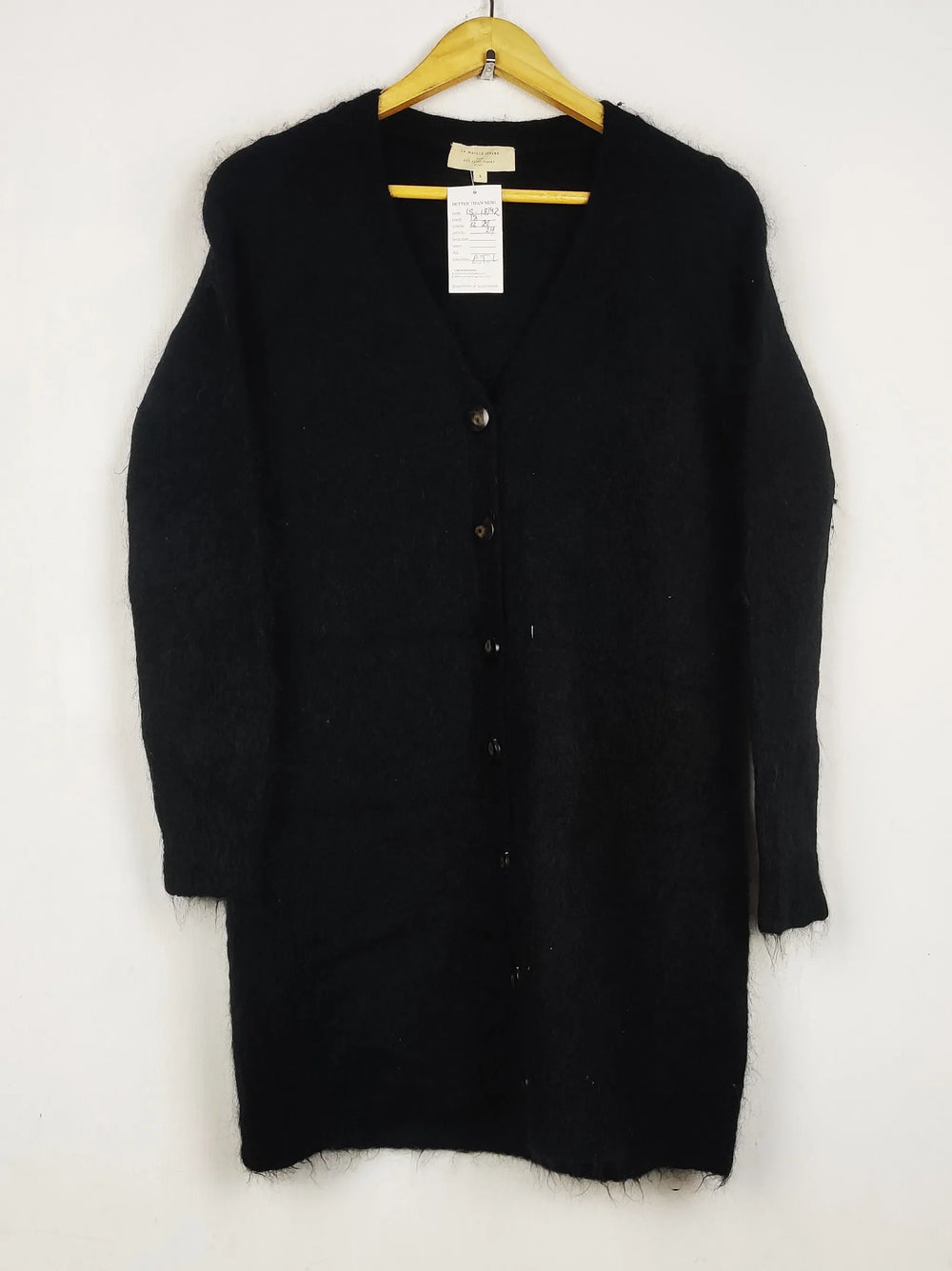 Buy online pre-used pre-loved 100% authentic & Original branded Paris (LS-18142) available in Pakistan. Top international brands avilable.