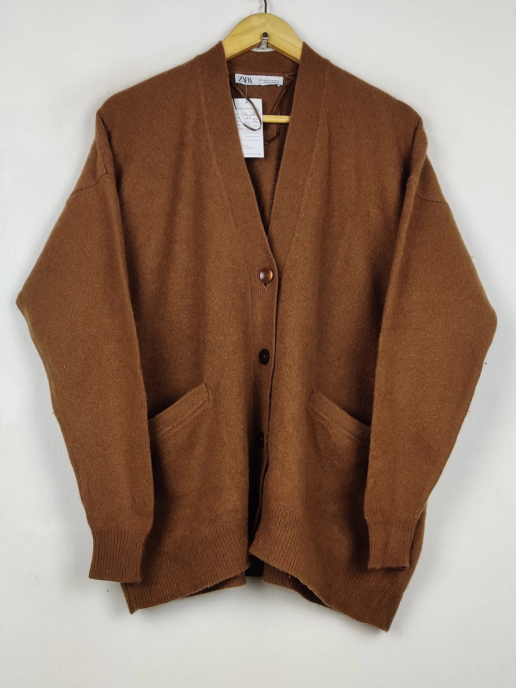 Buy online pre-used pre-loved 100% authentic & Original branded Zara (LS-18151) available in Pakistan. Top international brands avilable.