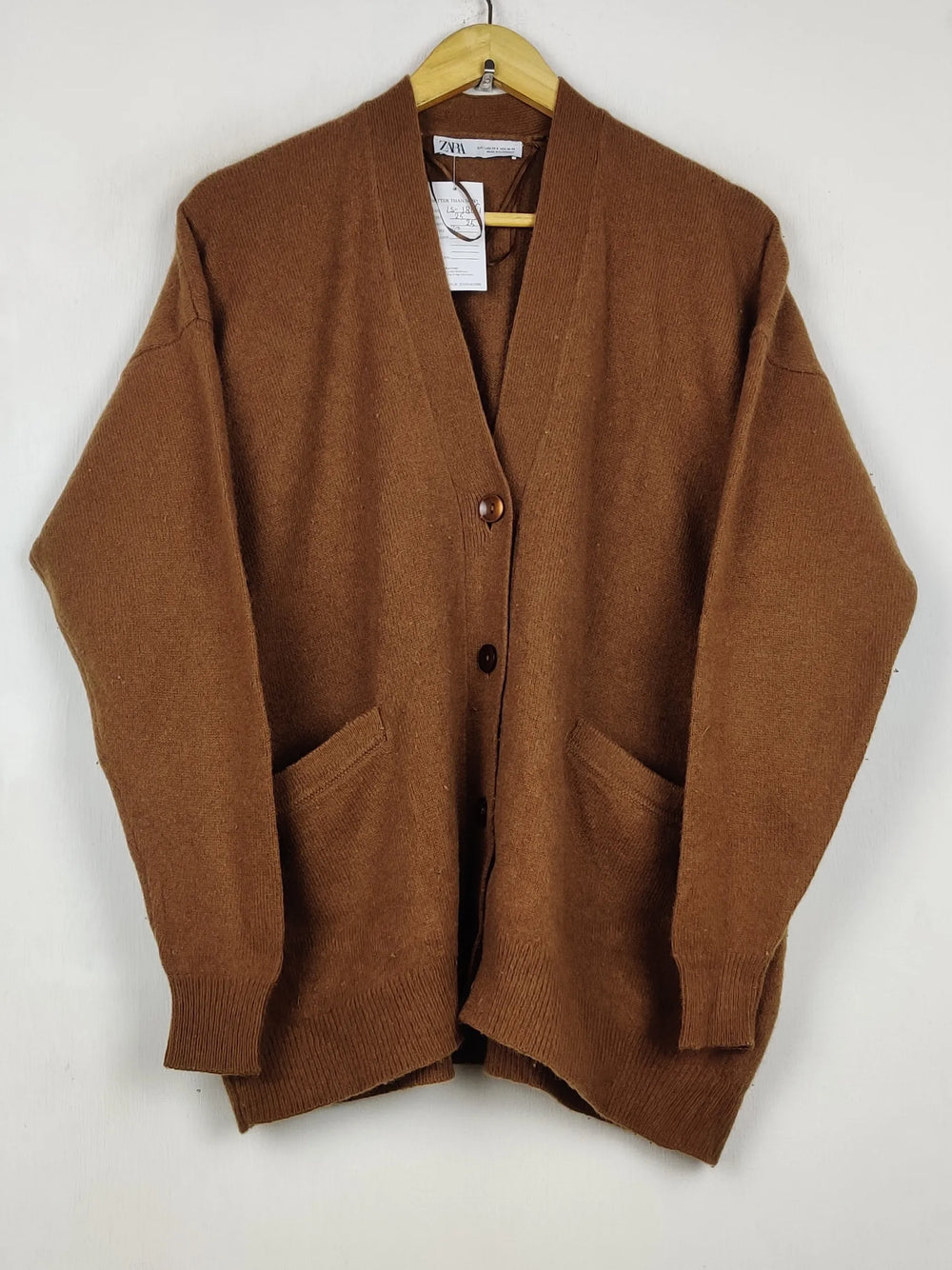 Buy online pre-used pre-loved 100% authentic & Original branded Zara (LS-18151) available in Pakistan. Top international brands avilable.