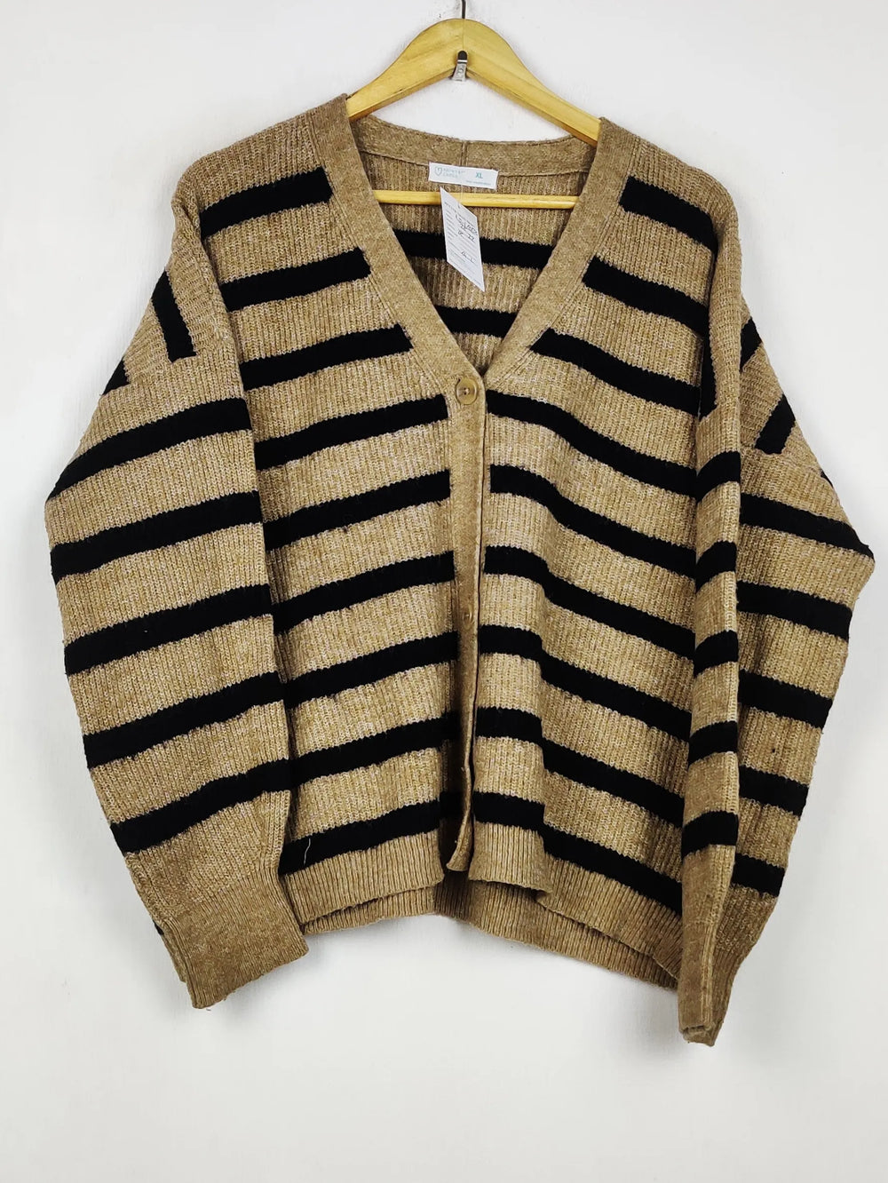 Buy online pre-used pre-loved 100% authentic & Original branded Primark (LS-18153) available in Pakistan. Top international brands avilable.