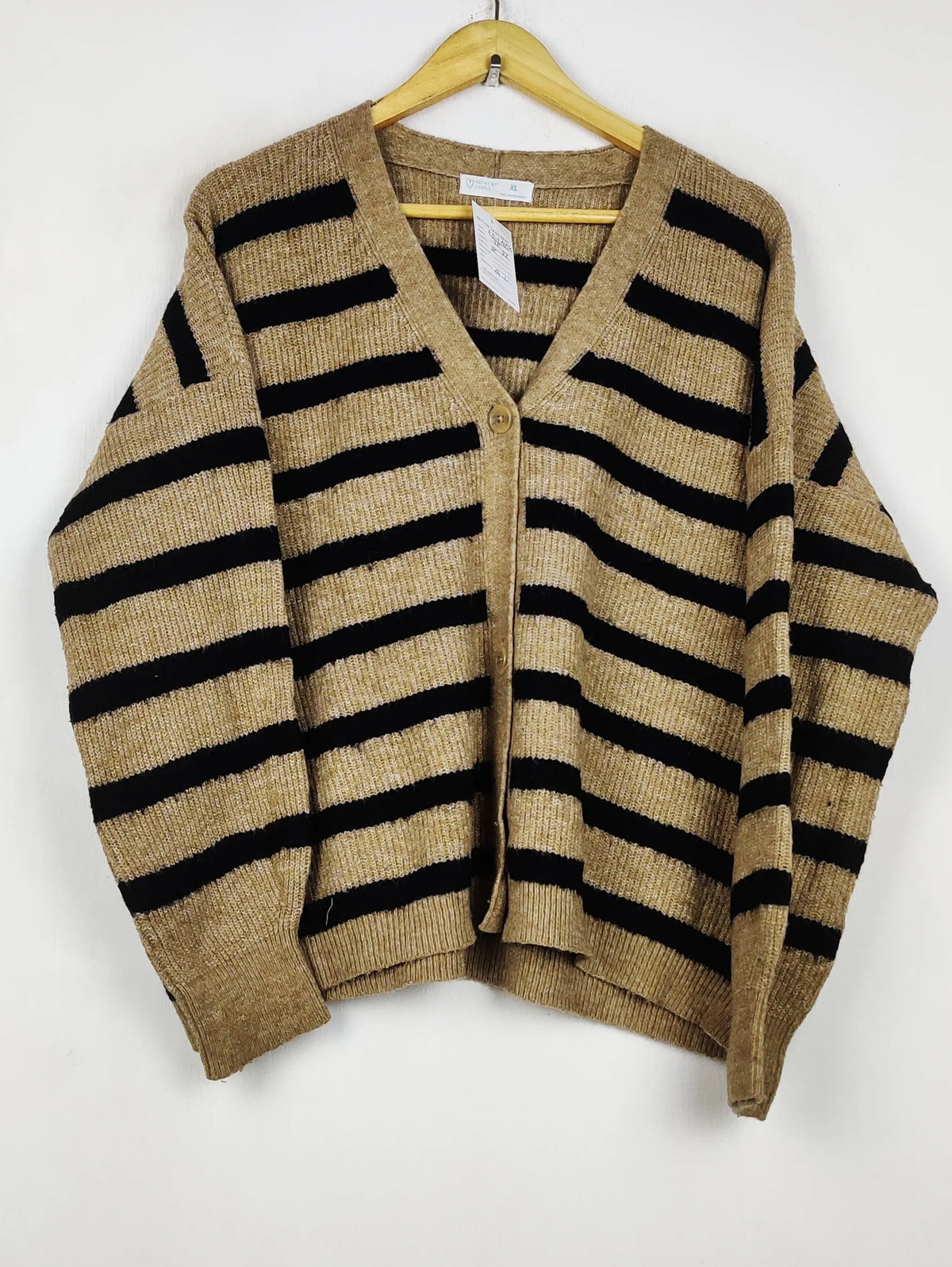 Buy online pre-used pre-loved 100% authentic & Original branded Primark (LS-18153) available in Pakistan. Top international brands avilable.