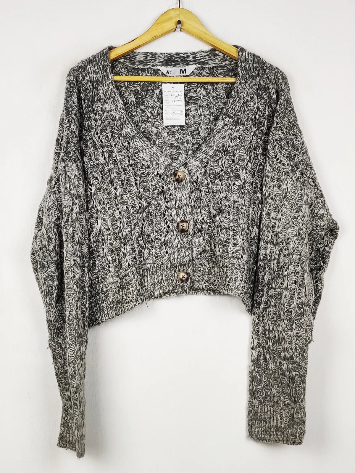 Buy online pre-used pre-loved 100% authentic & Original branded Rt (LS-18171) available in Pakistan. Top international brands avilable.