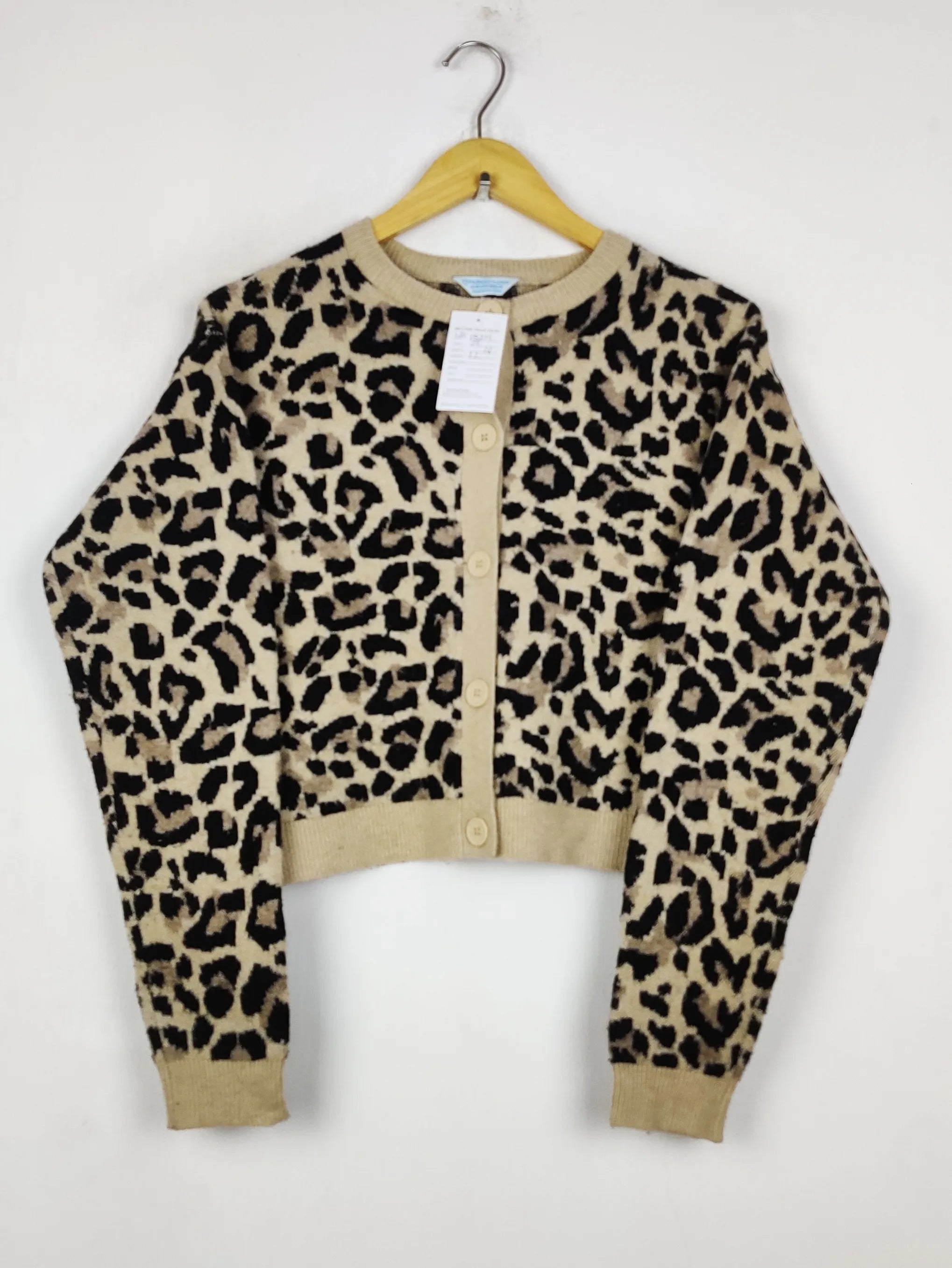 Buy online pre-used pre-loved 100% authentic & Original branded Primark (LS-18201) available in Pakistan. Top international brands avilable.