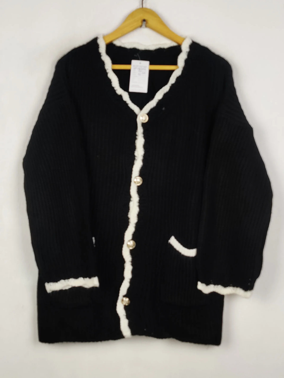 Buy online pre-used pre-loved 100% authentic & Original branded Unknown Brand (LS-18202) available in Pakistan. Top international brands avilable.