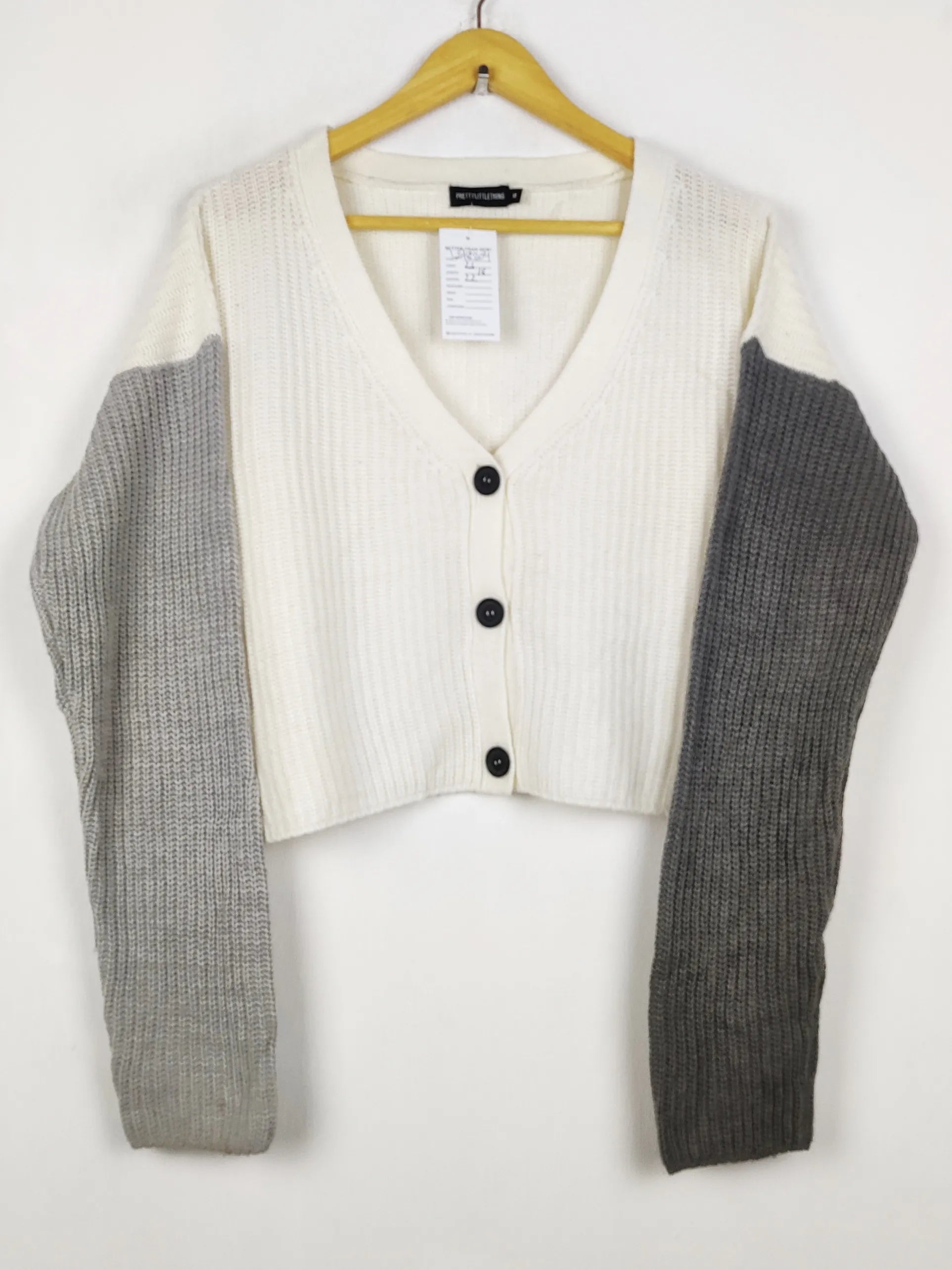 Buy online pre-used pre-loved 100% authentic & Original branded Prettylittlething (LS-18204) available in Pakistan. Top international brands avilable.