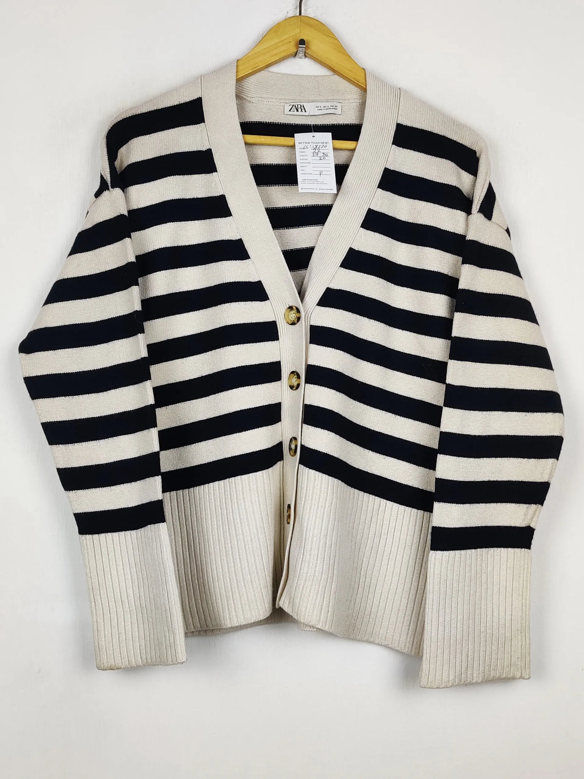 Buy online pre-used pre-loved 100% authentic & Original branded Zara (LS-18226) available in Pakistan. Top international brands avilable.