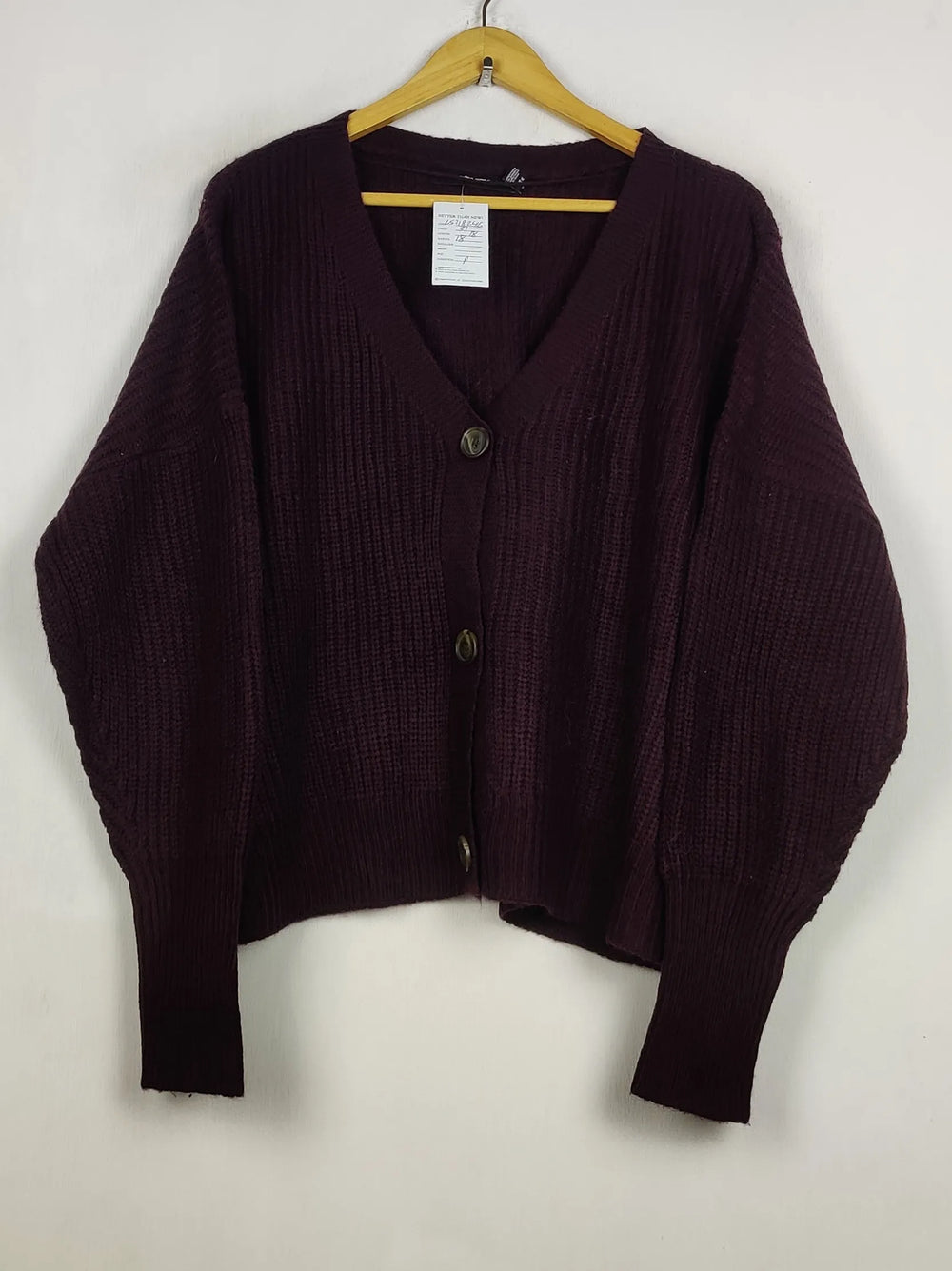 Buy online pre-used pre-loved 100% authentic & Original branded Vero Moda (LS-18246) available in Pakistan. Top international brands avilable.